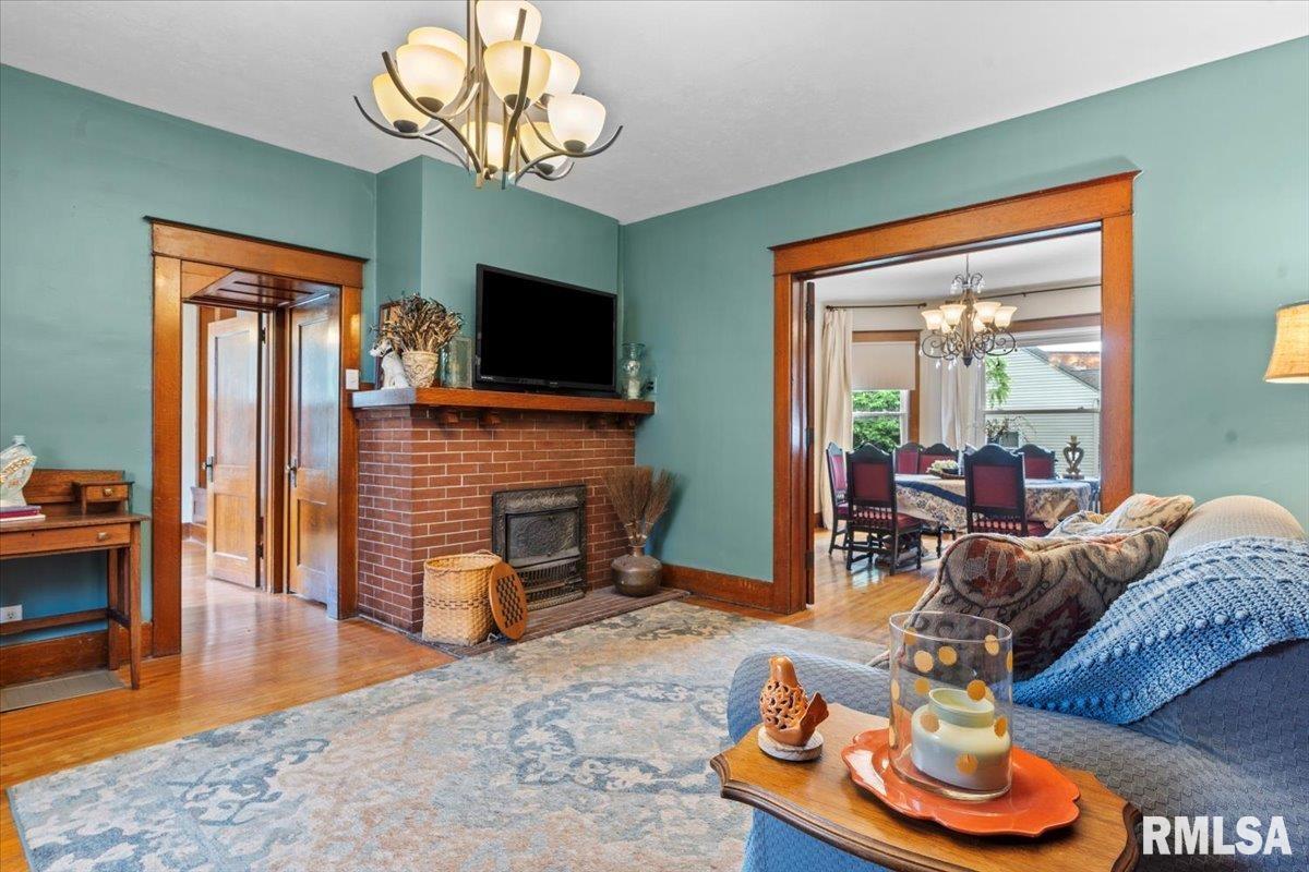 125 E Main Street, Williamsville, Illinois image 17