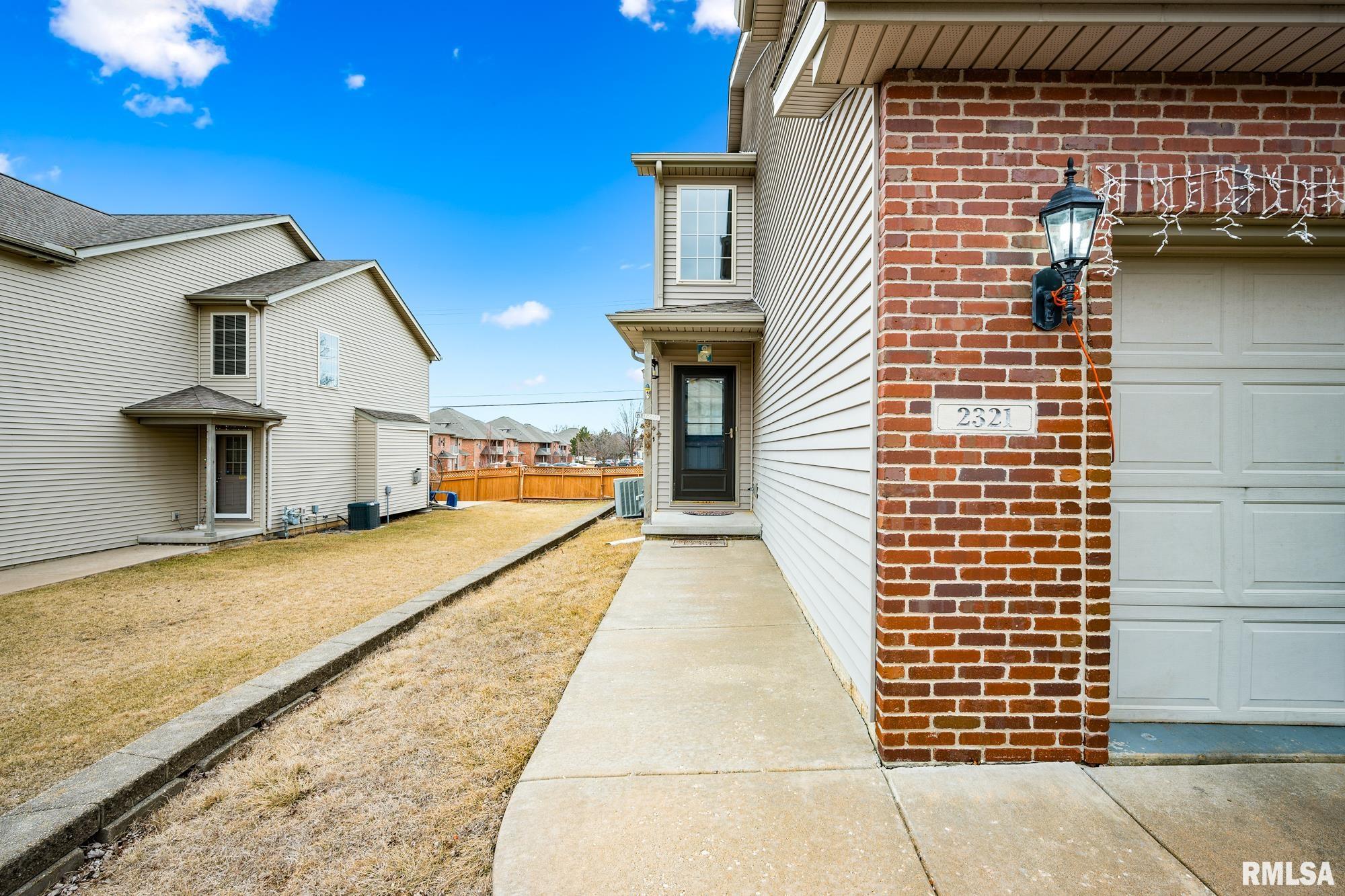 2321 W Kenfield Court, Peoria, Illinois image 2