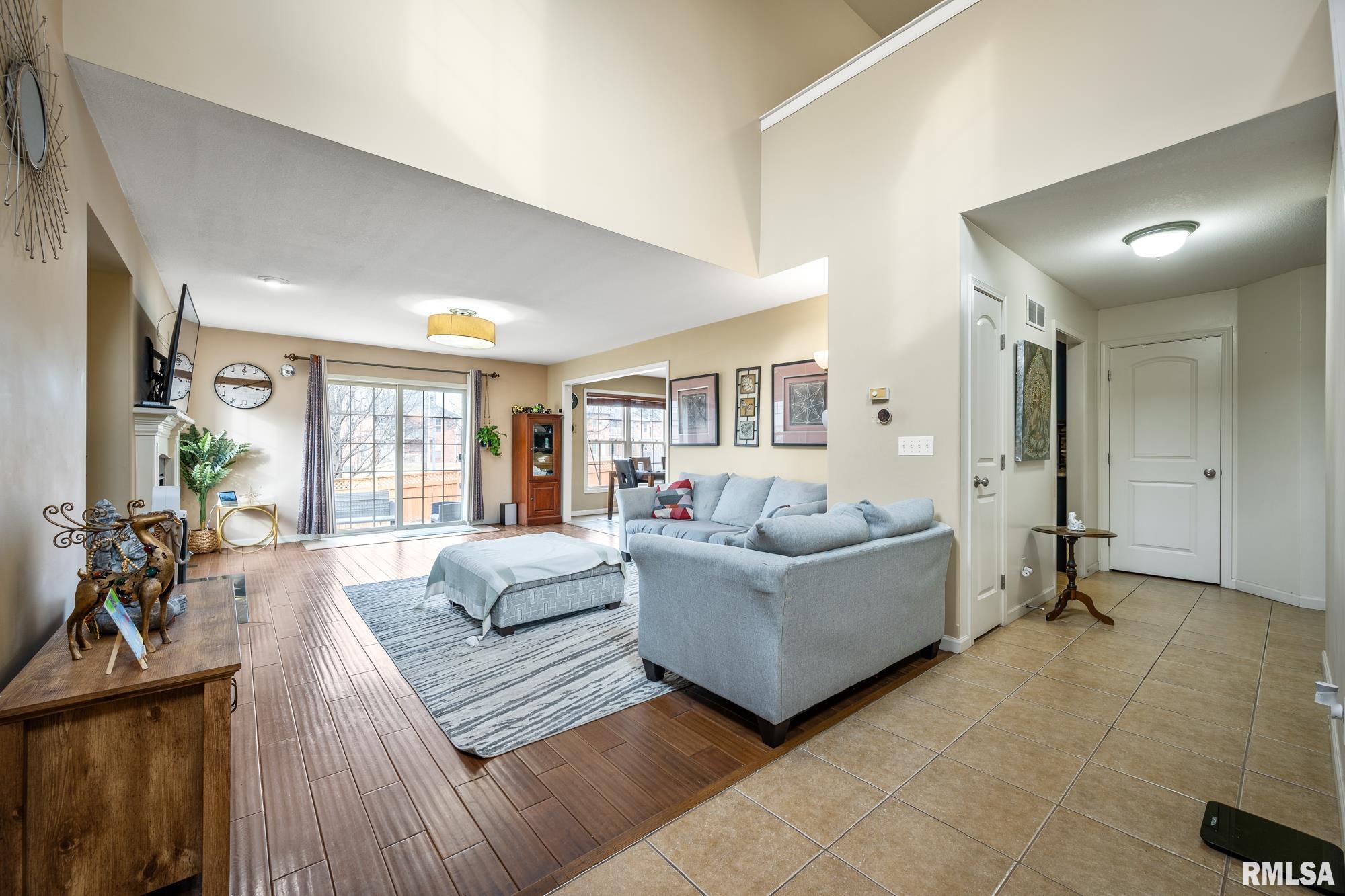 2321 W Kenfield Court, Peoria, Illinois image 3