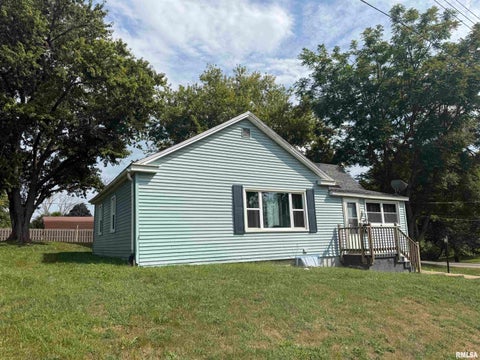 Homes For Sale - 704 E Halsey Avenue<br/> Fulton County, Lewistown, IL 61542
