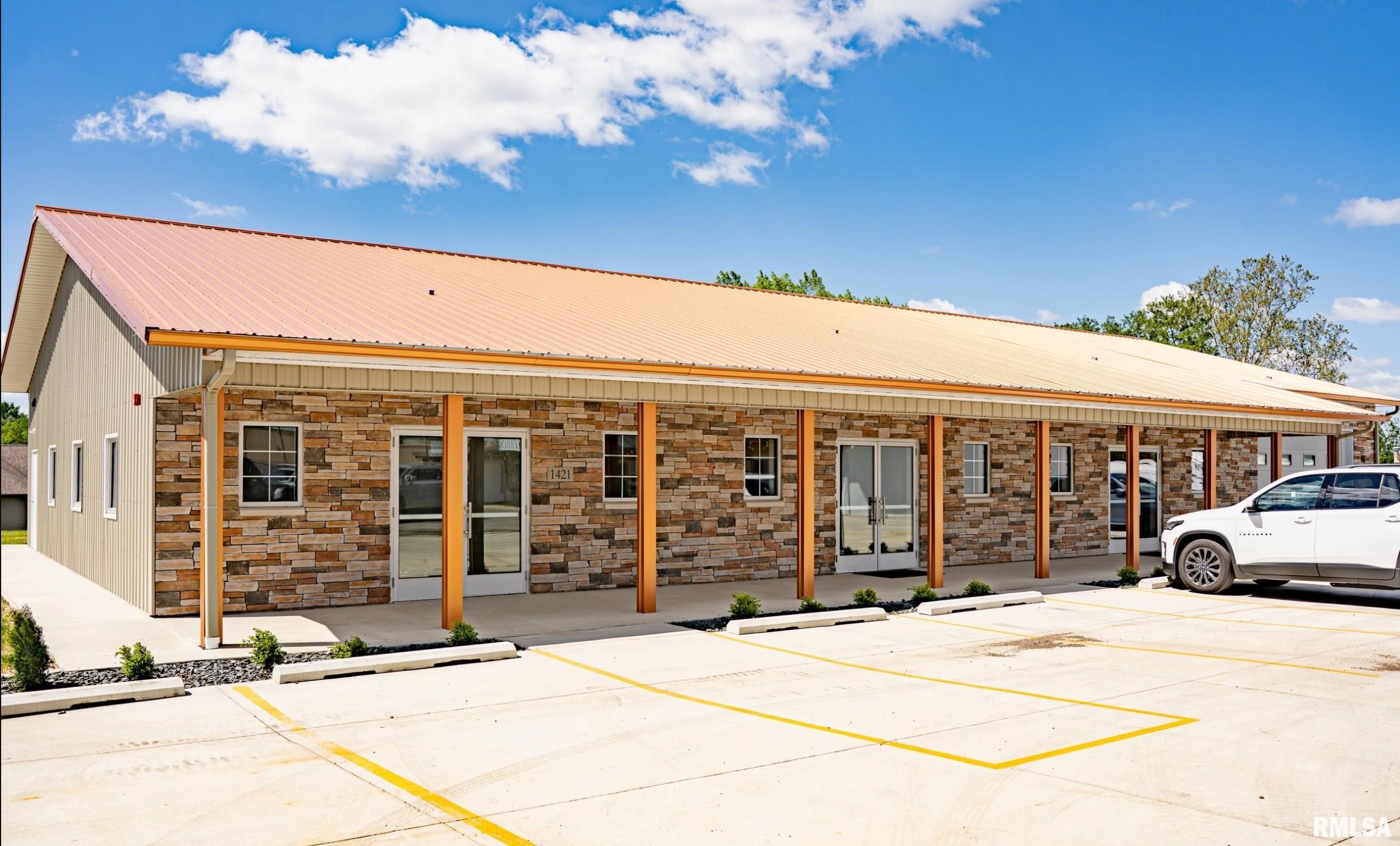 Photo 1 of 11 — 1421 W WASHINGTON Road, Washington, IL 61571
