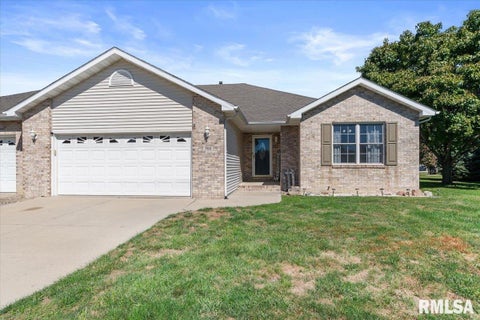 Homes For Sale - 703 Burberry Lane<br/> Sangamon County, Rochester, IL 62563