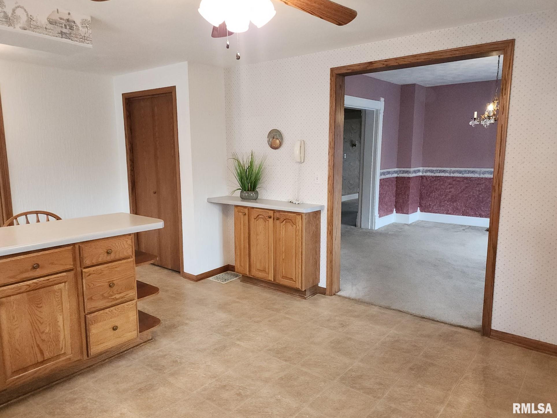 408 W Center Street, Cambridge, Illinois image 12