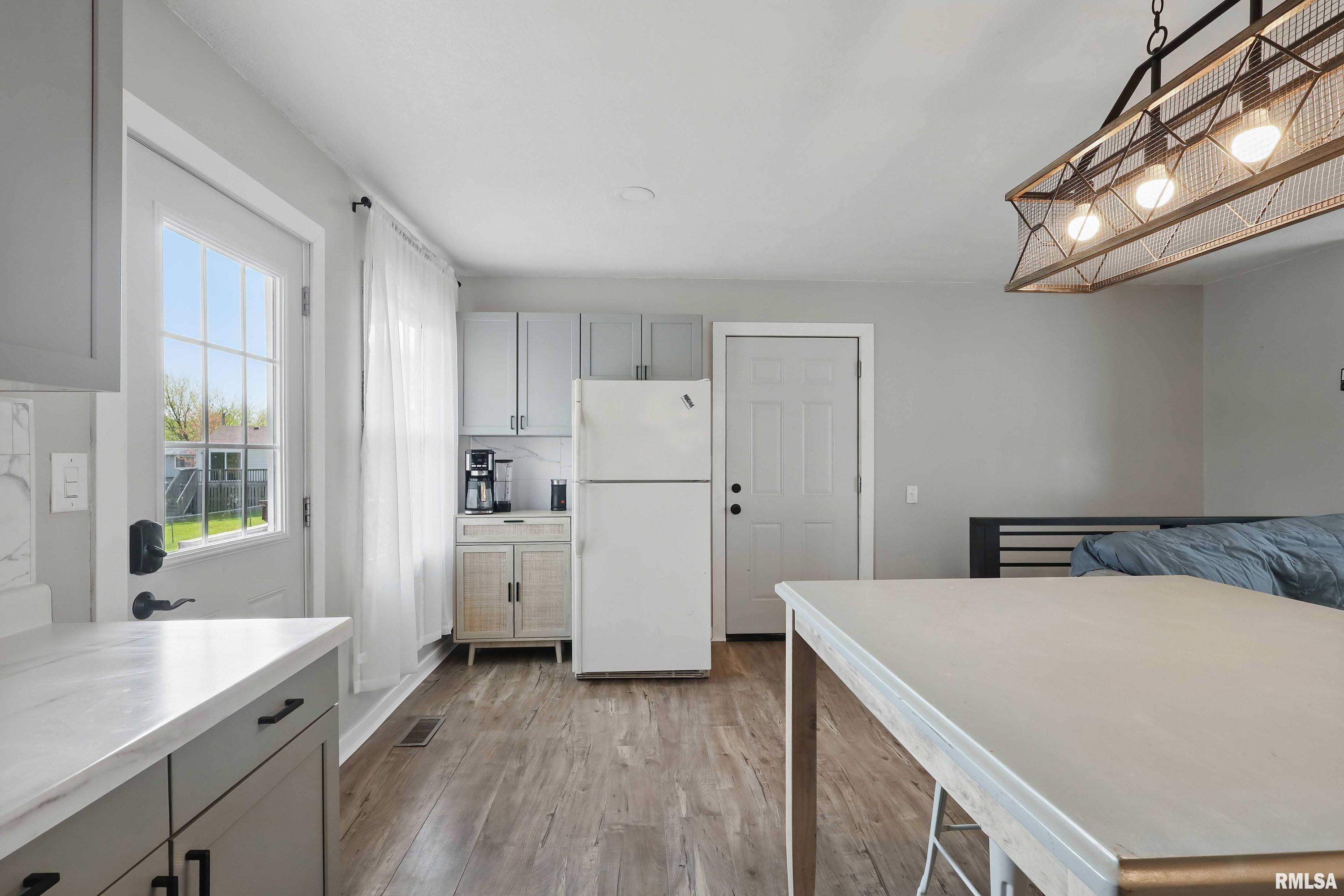 2530 Valley Drive, Davenport, Iowa image 9