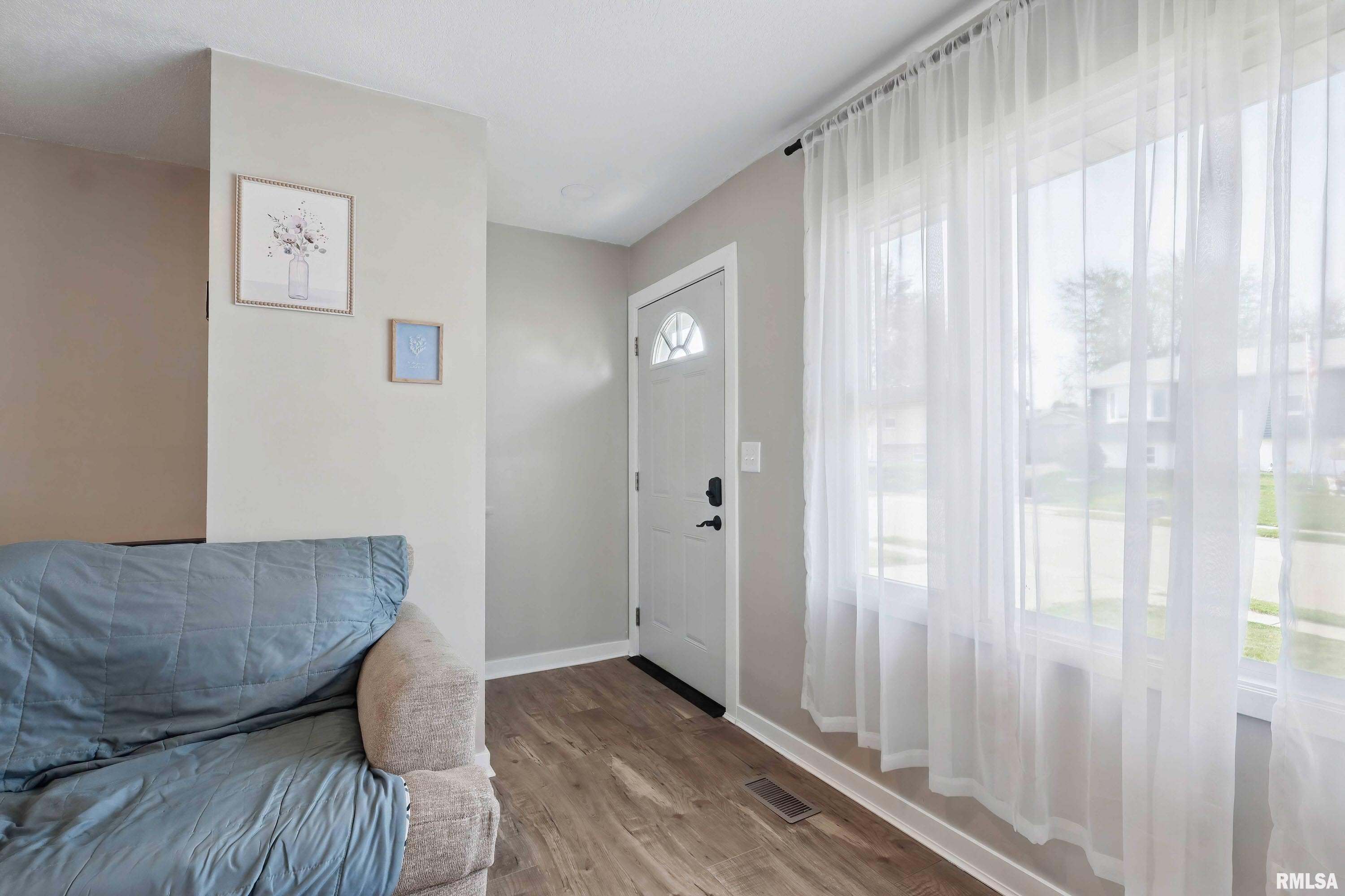 2530 Valley Drive, Davenport, Iowa image 5