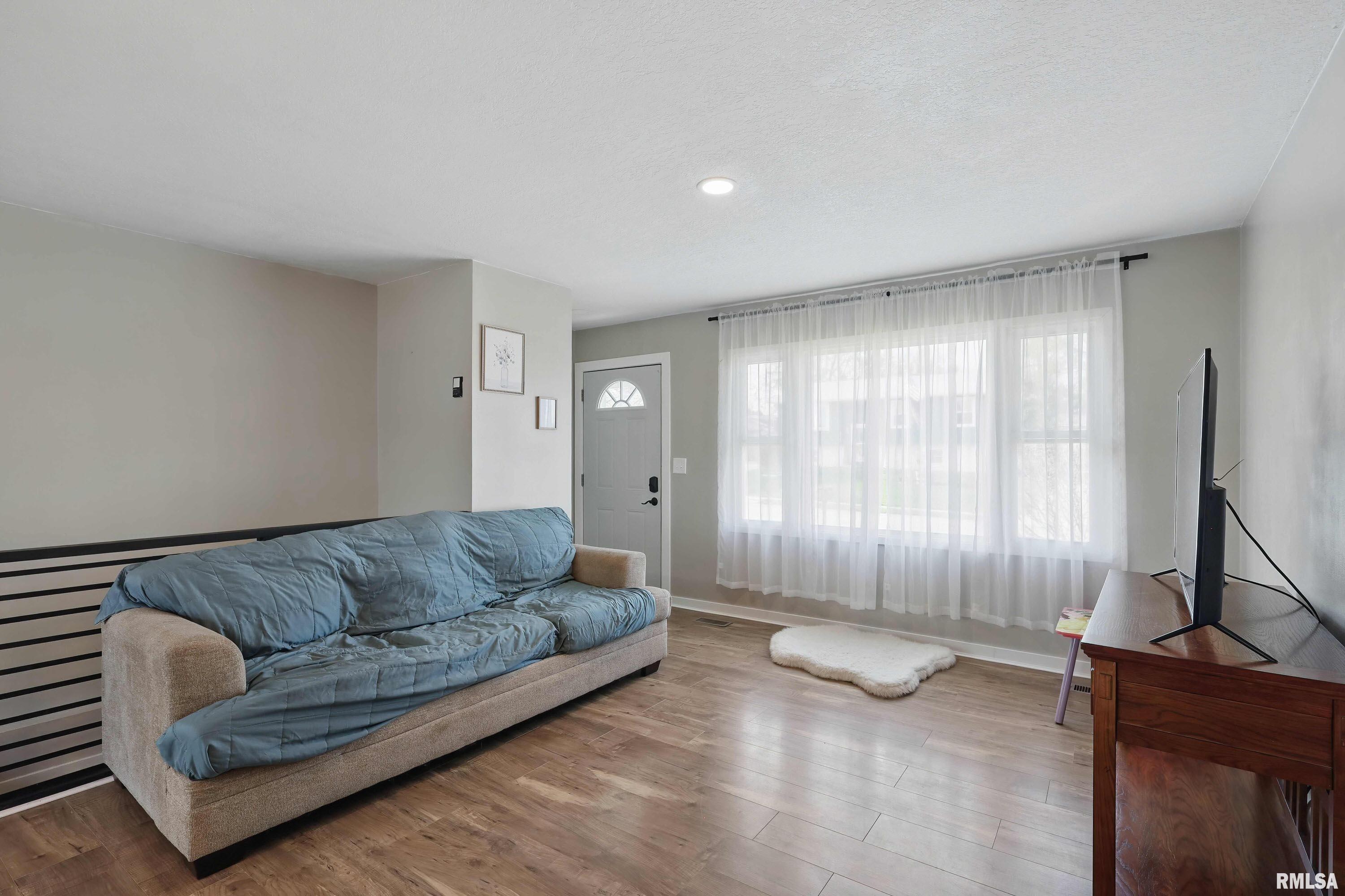 2530 Valley Drive, Davenport, Iowa image 11