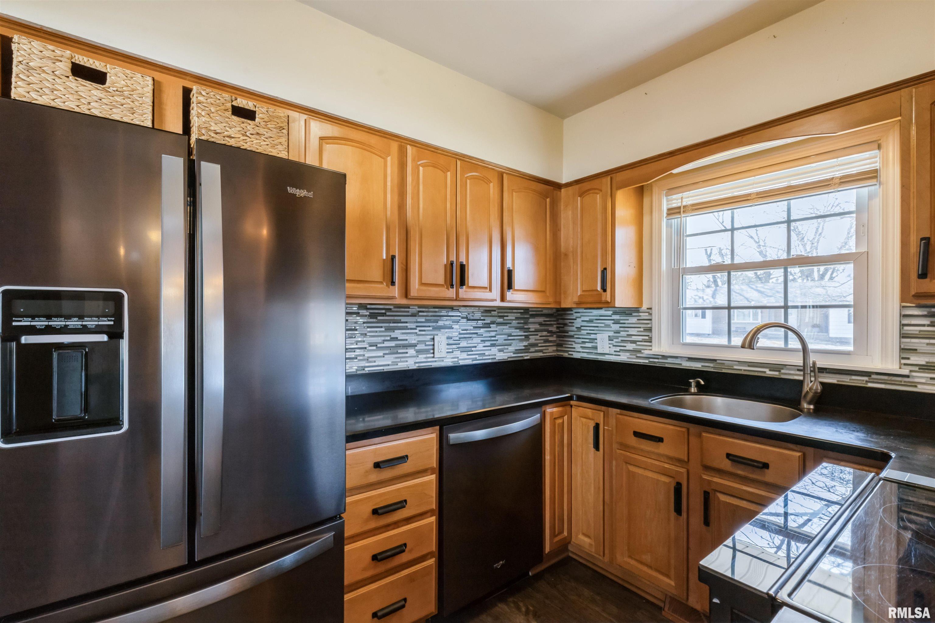 2514 E Pleasant Street, Davenport, Iowa image 9