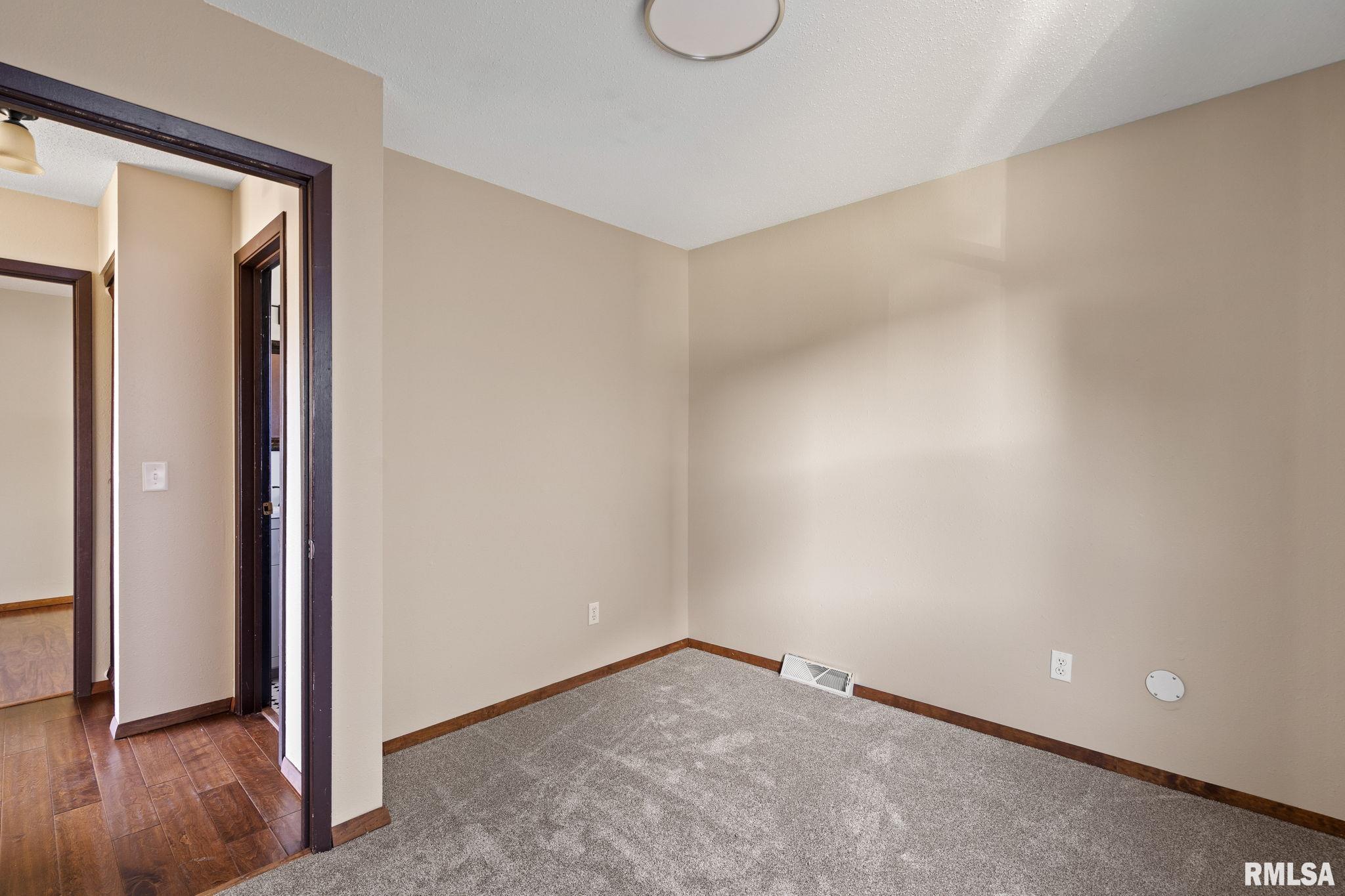 2824 W 66th Street, Davenport, Iowa image 13