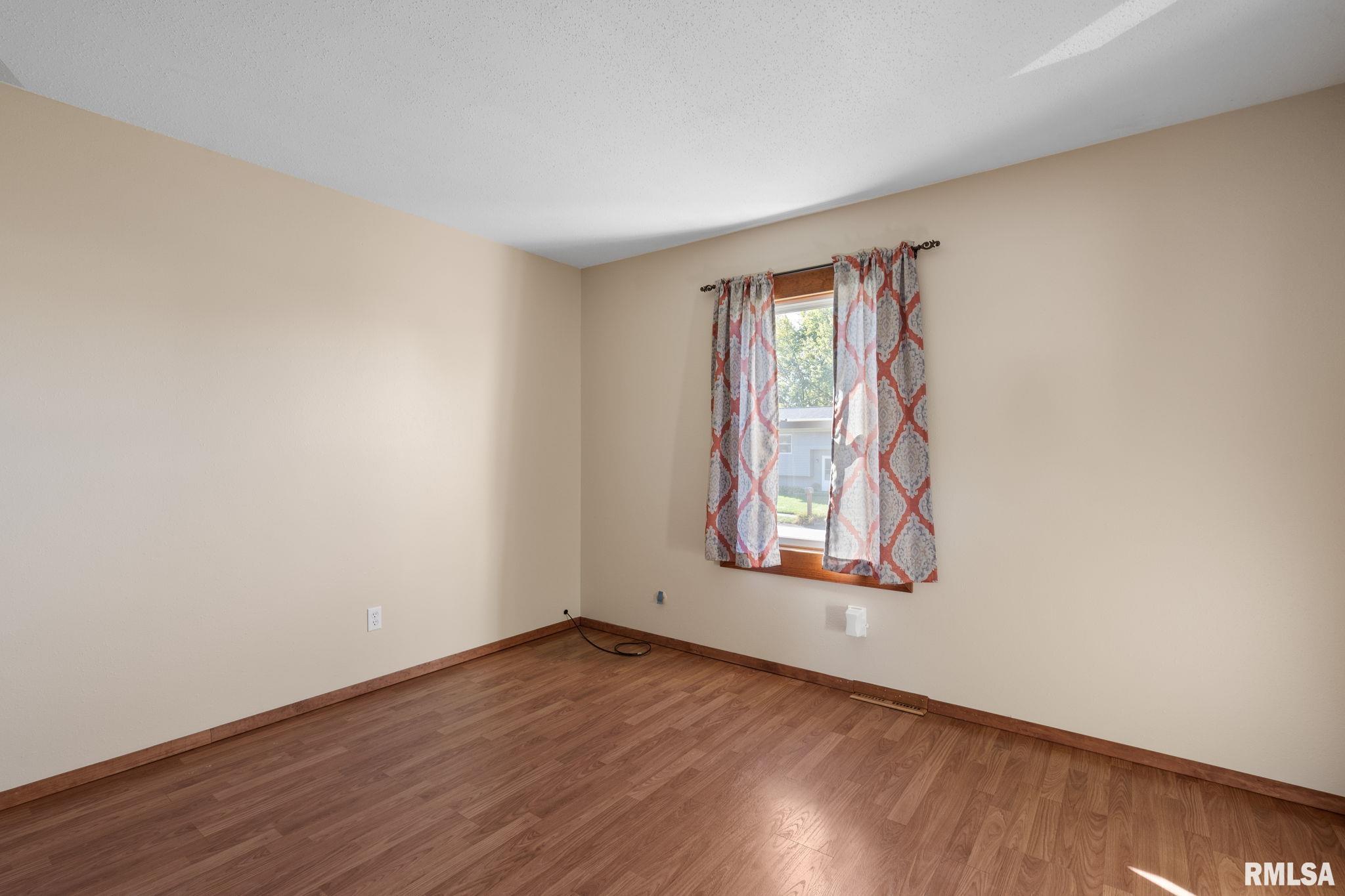 2824 W 66th Street, Davenport, Iowa image 14