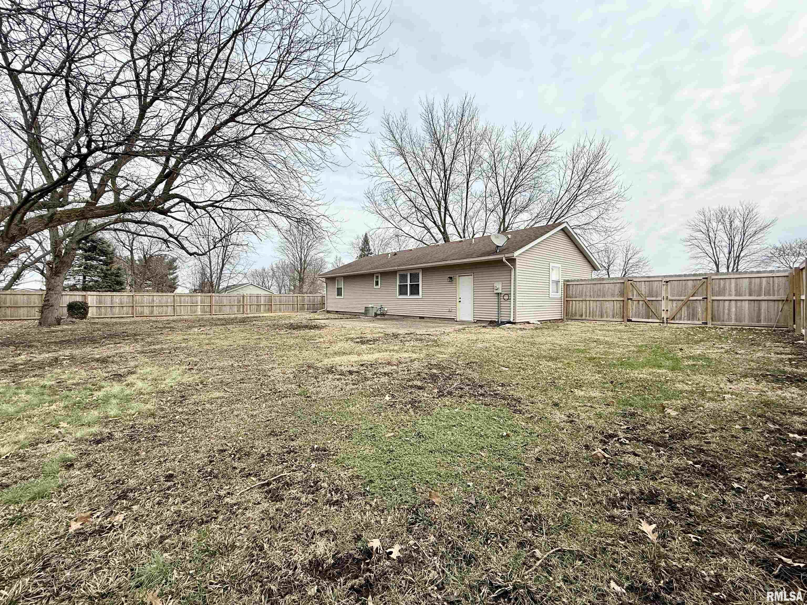 312 N Lily Lane, Auburn, Illinois image 18