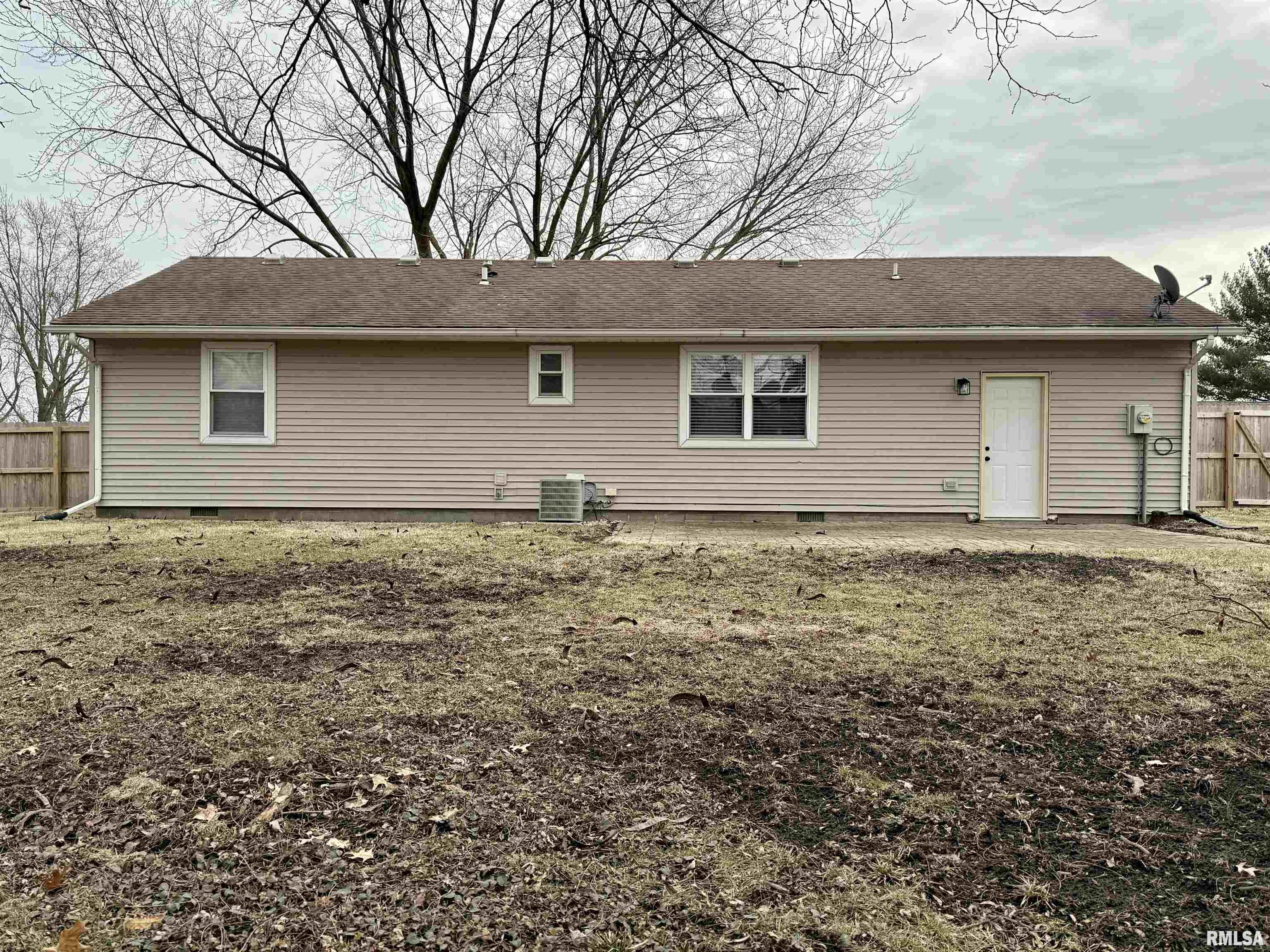 312 N Lily Lane, Auburn, Illinois image 21