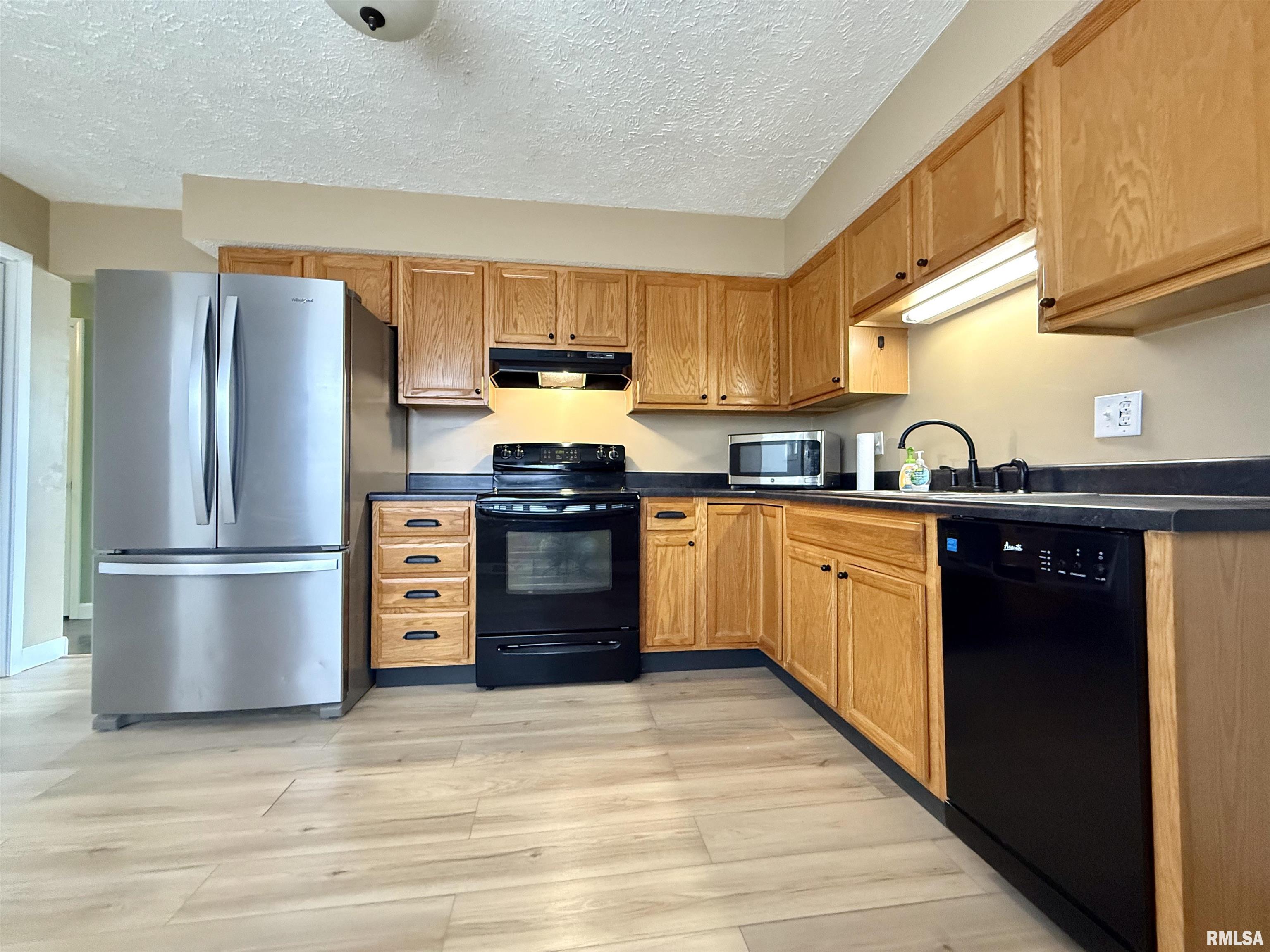 312 N Lily Lane, Auburn, Illinois image 9