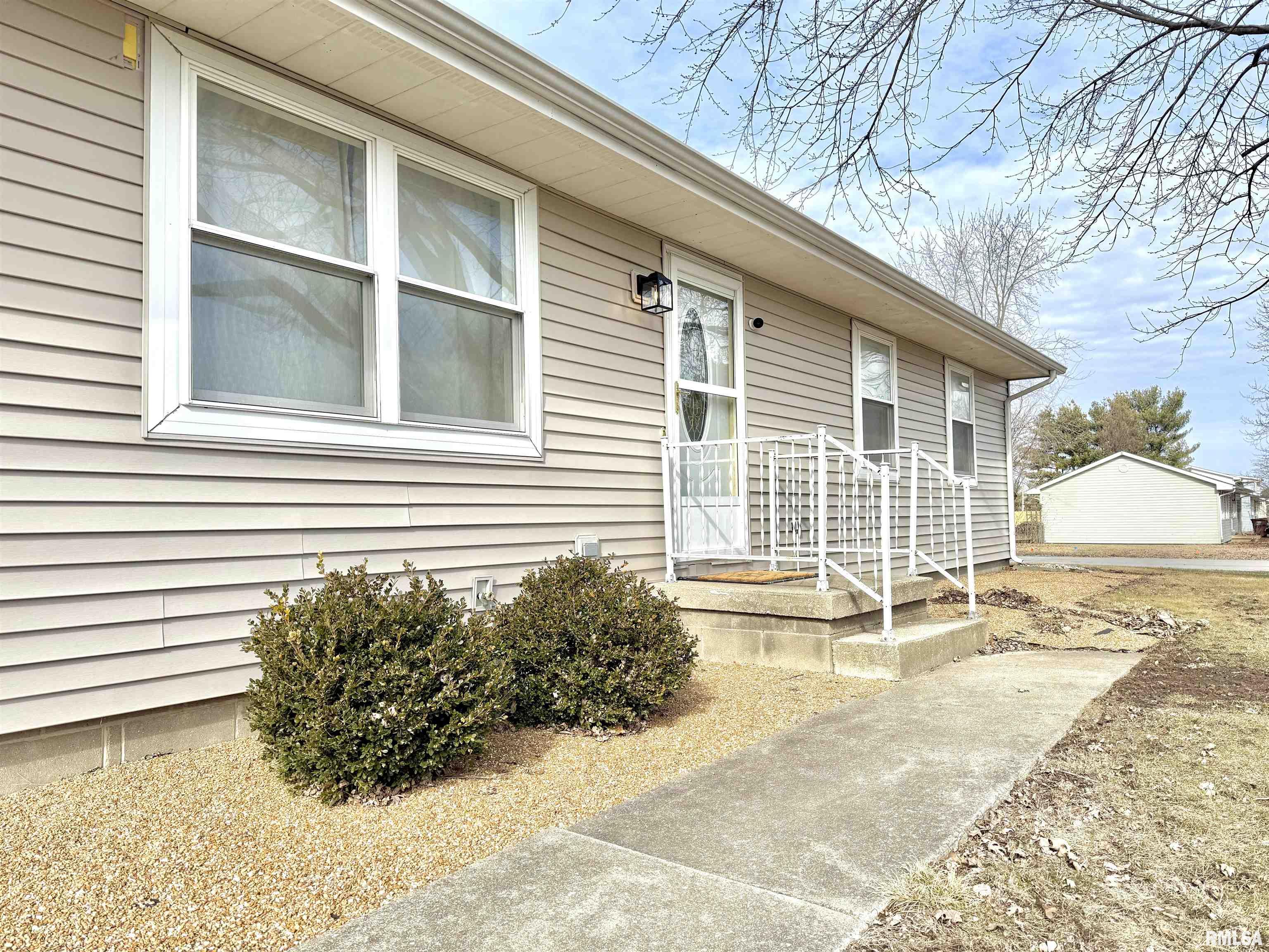312 N Lily Lane, Auburn, Illinois image 2
