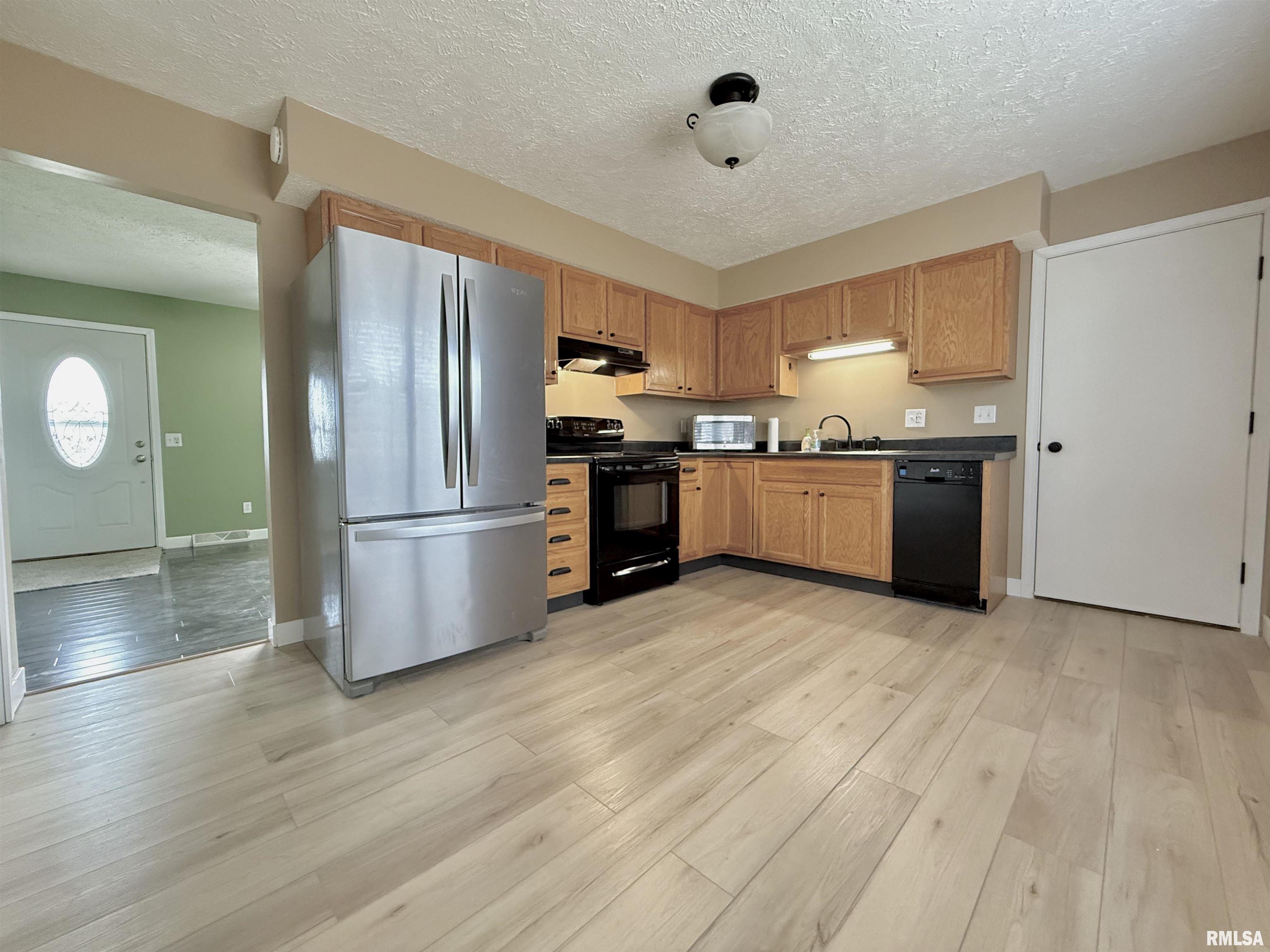 312 N Lily Lane, Auburn, Illinois image 7