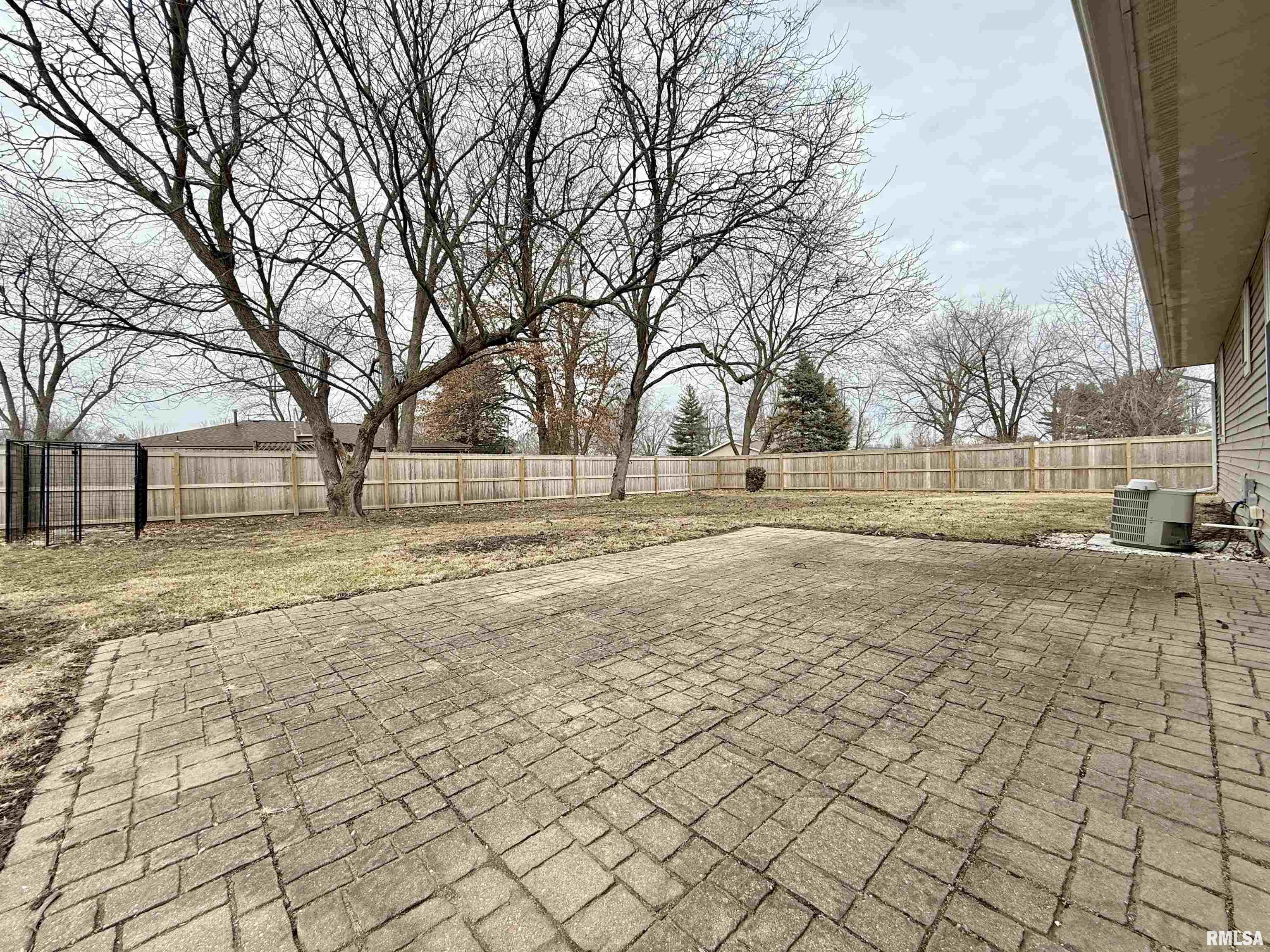 312 N Lily Lane, Auburn, Illinois image 17