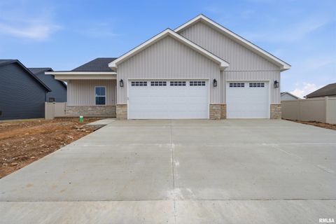 Homes For Sale - 1303 W Hillcrest Drive<br/> Chillicothe, IL 61523