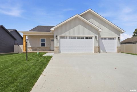 Homes For Sale - 1303 W Hillcrest Drive<br/> Peoria County, Chillicothe, IL 61523
