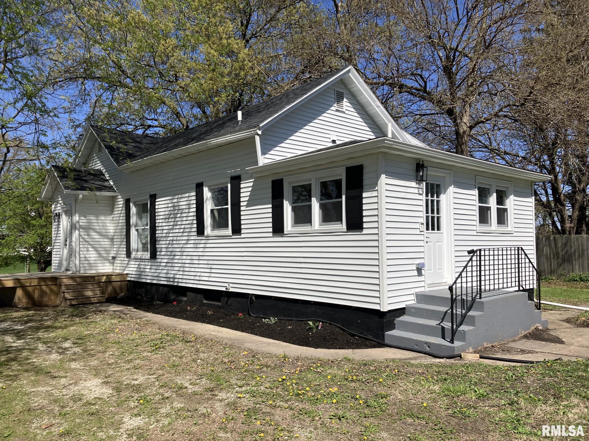 617 N Sunny Lane, Monmouth, Illinois image 3