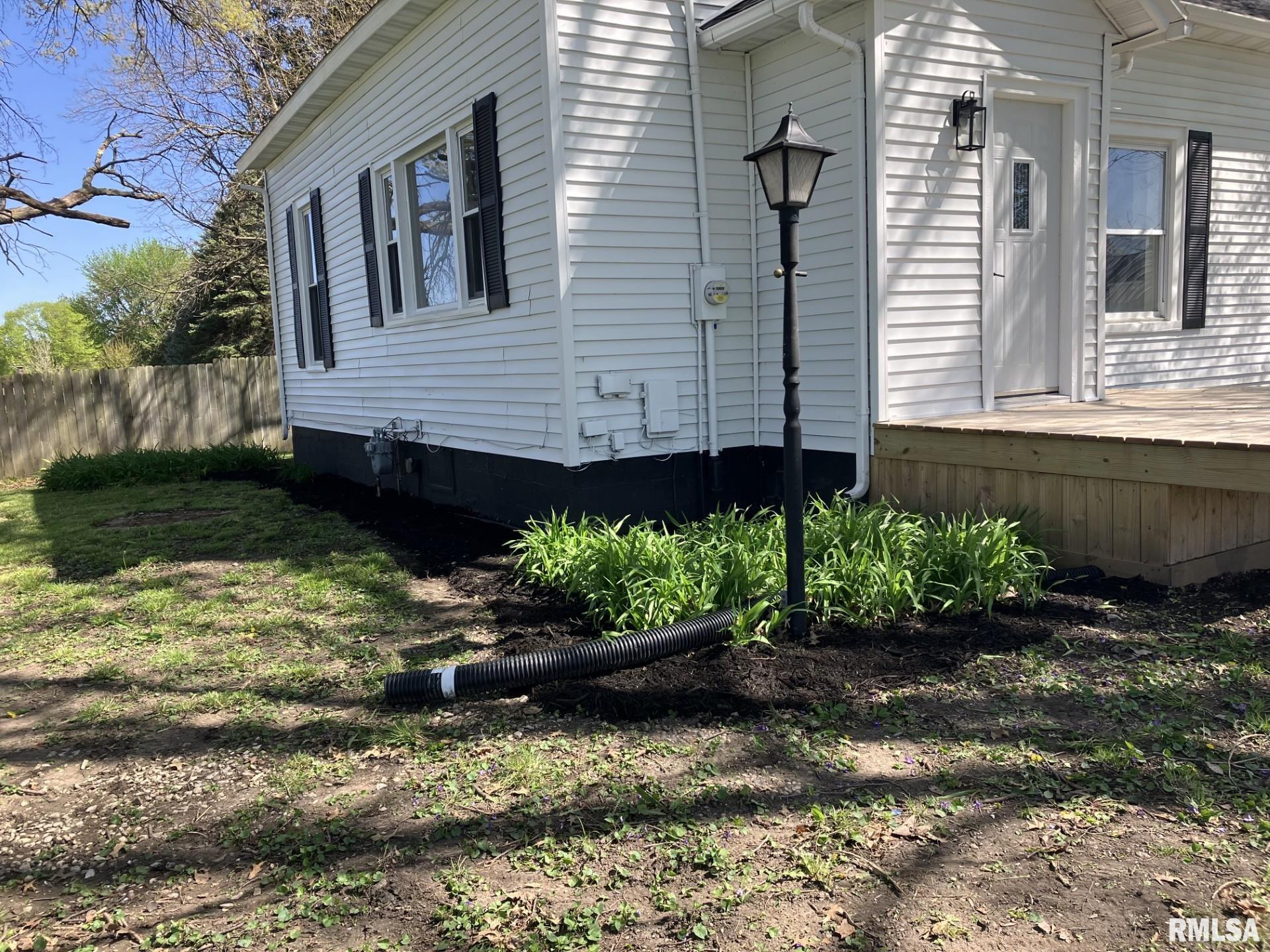 617 N Sunny Lane, Monmouth, Illinois image 2