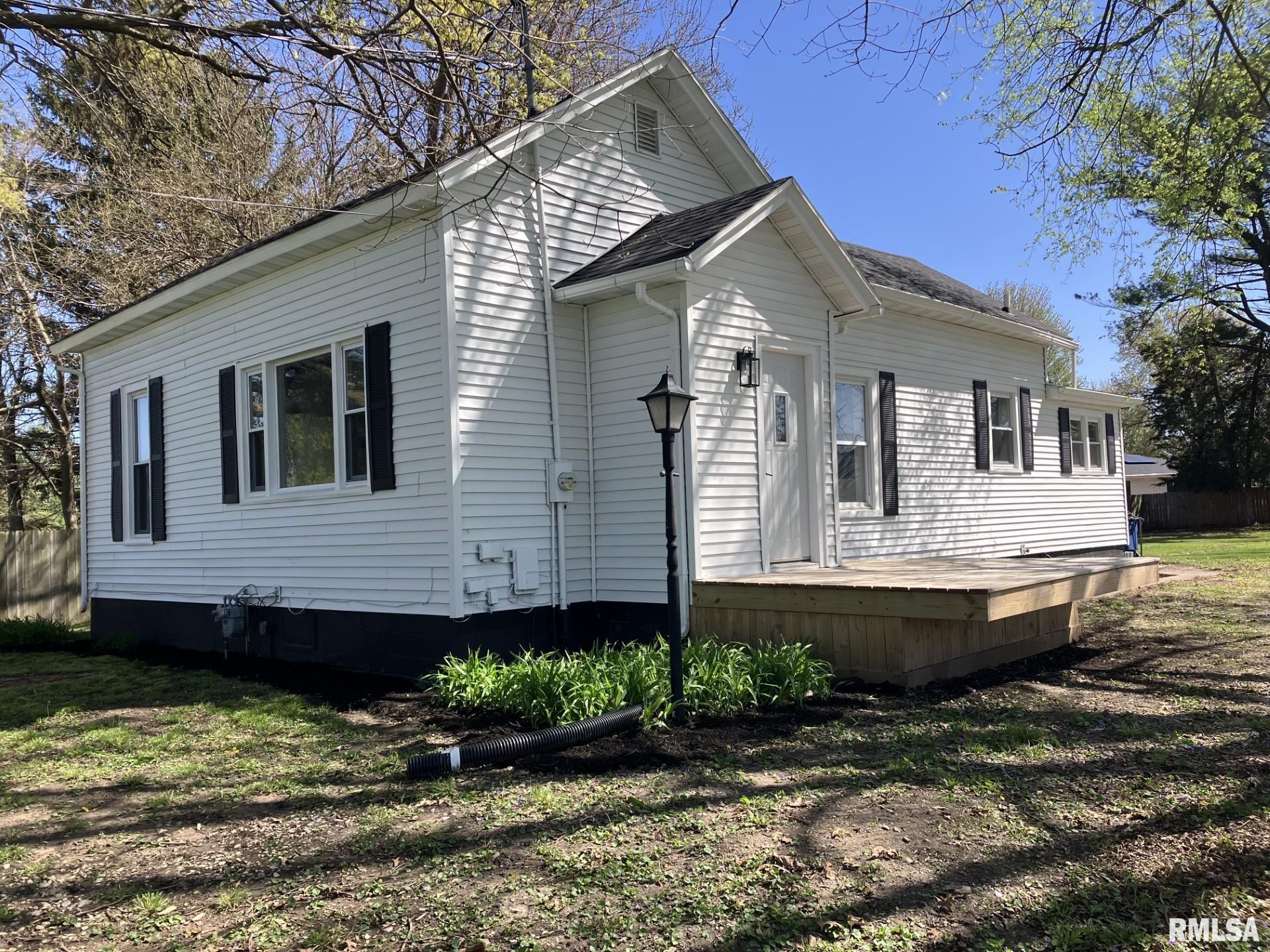 617 N Sunny Lane, Monmouth, Illinois image 1