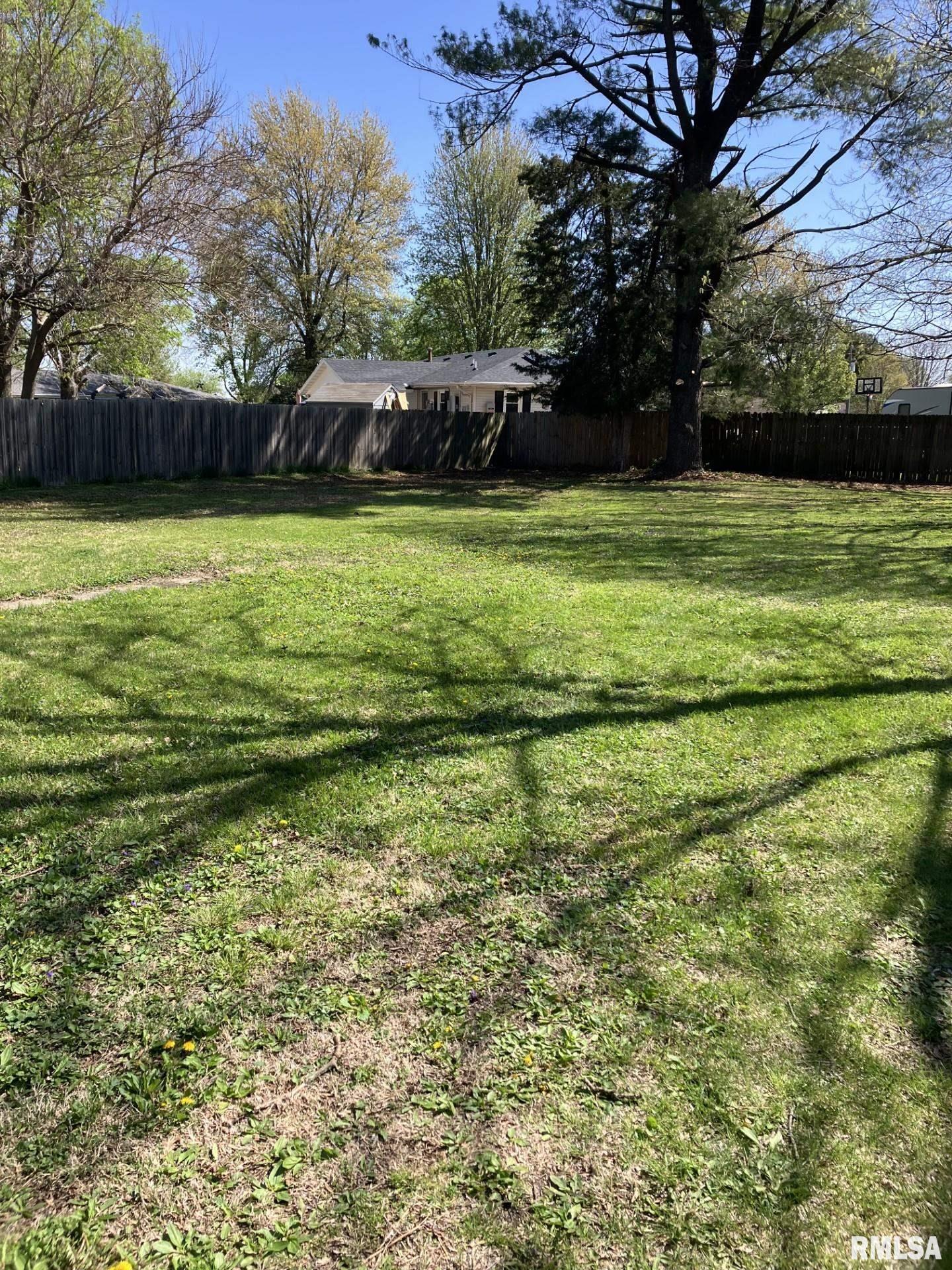 617 N Sunny Lane, Monmouth, Illinois image 6