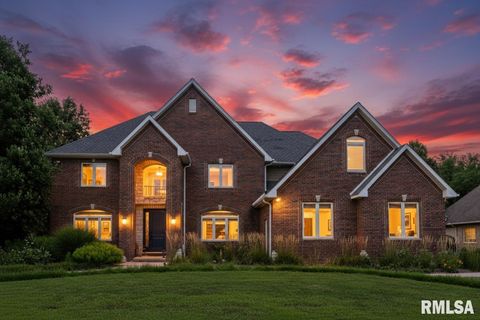 Homes For Sale - 3015 W Pilgrims Way<br/> Peoria, IL 61615