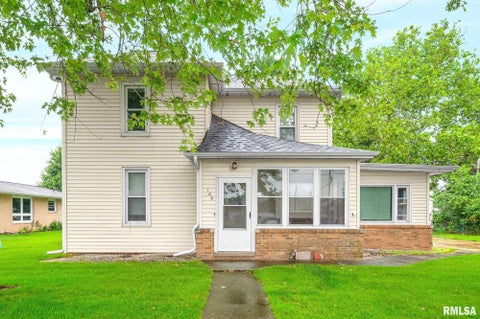 Homes For Sale - 106 W Lincoln Street<br/> Woodford County, Roanoke, IL 61561