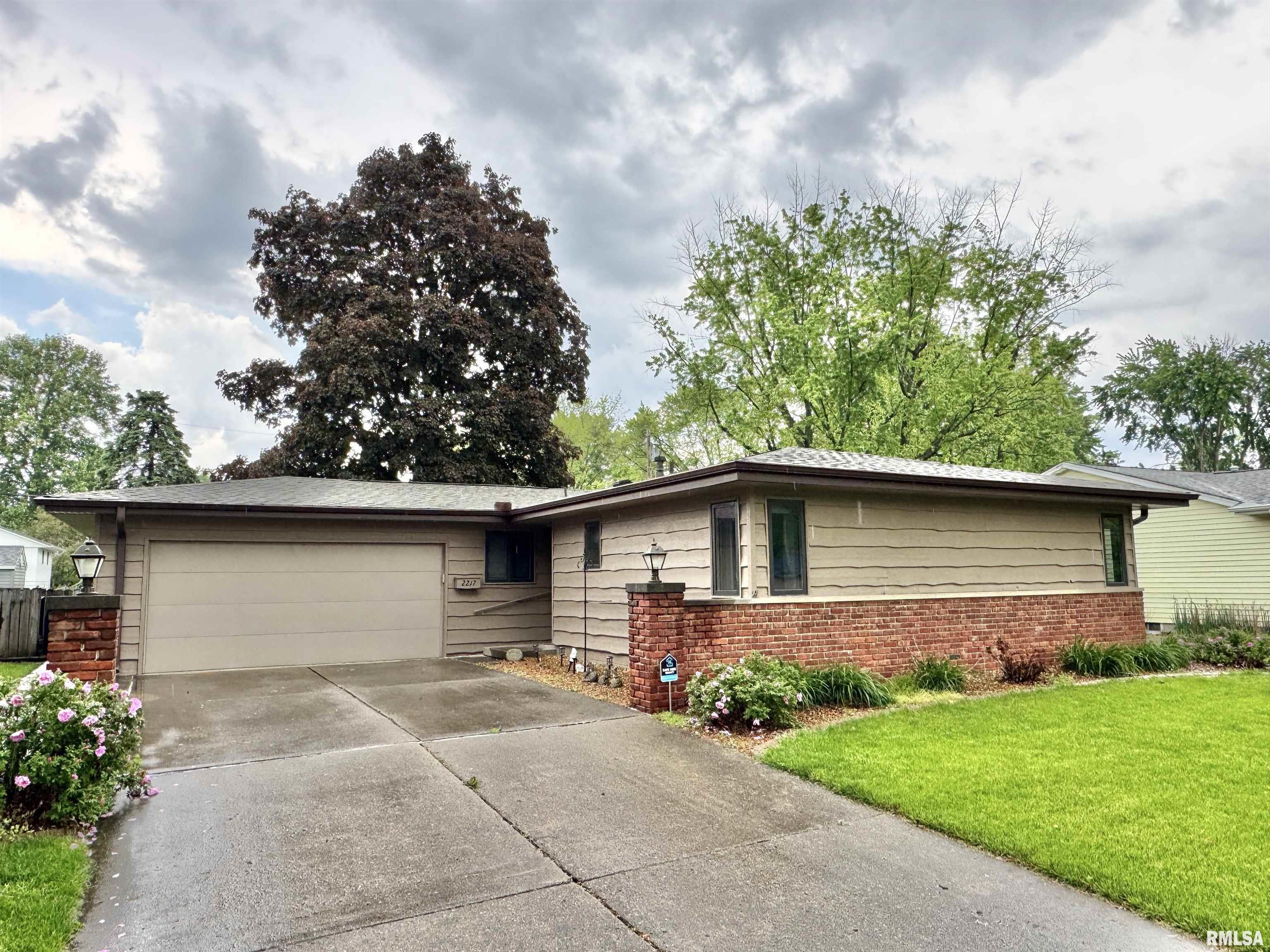 2217 Keokuk Drive, Springfield, Illinois image 1