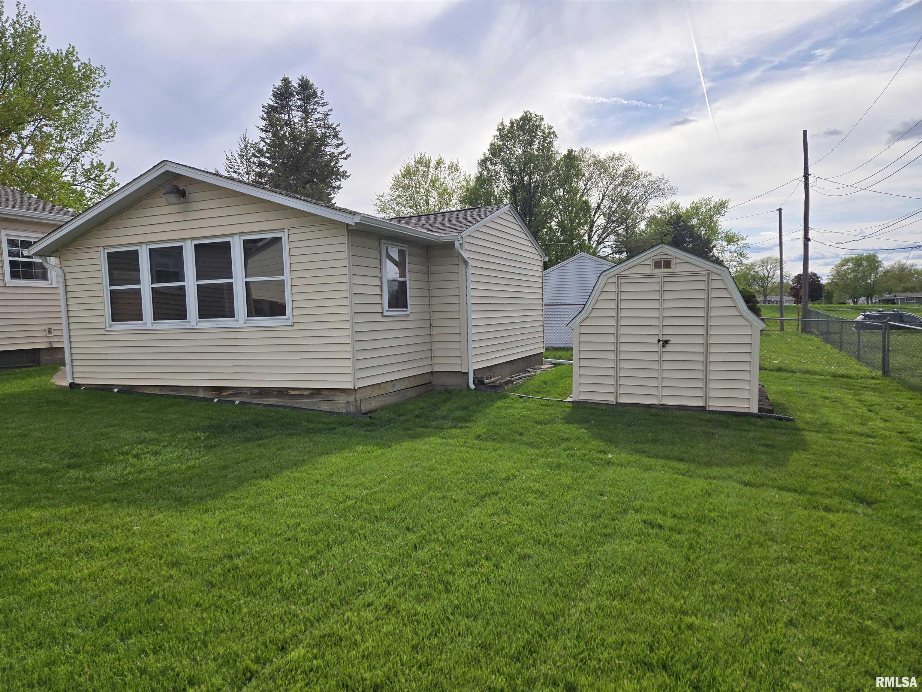 2736 W Laurel Street, Davenport, Iowa image 4