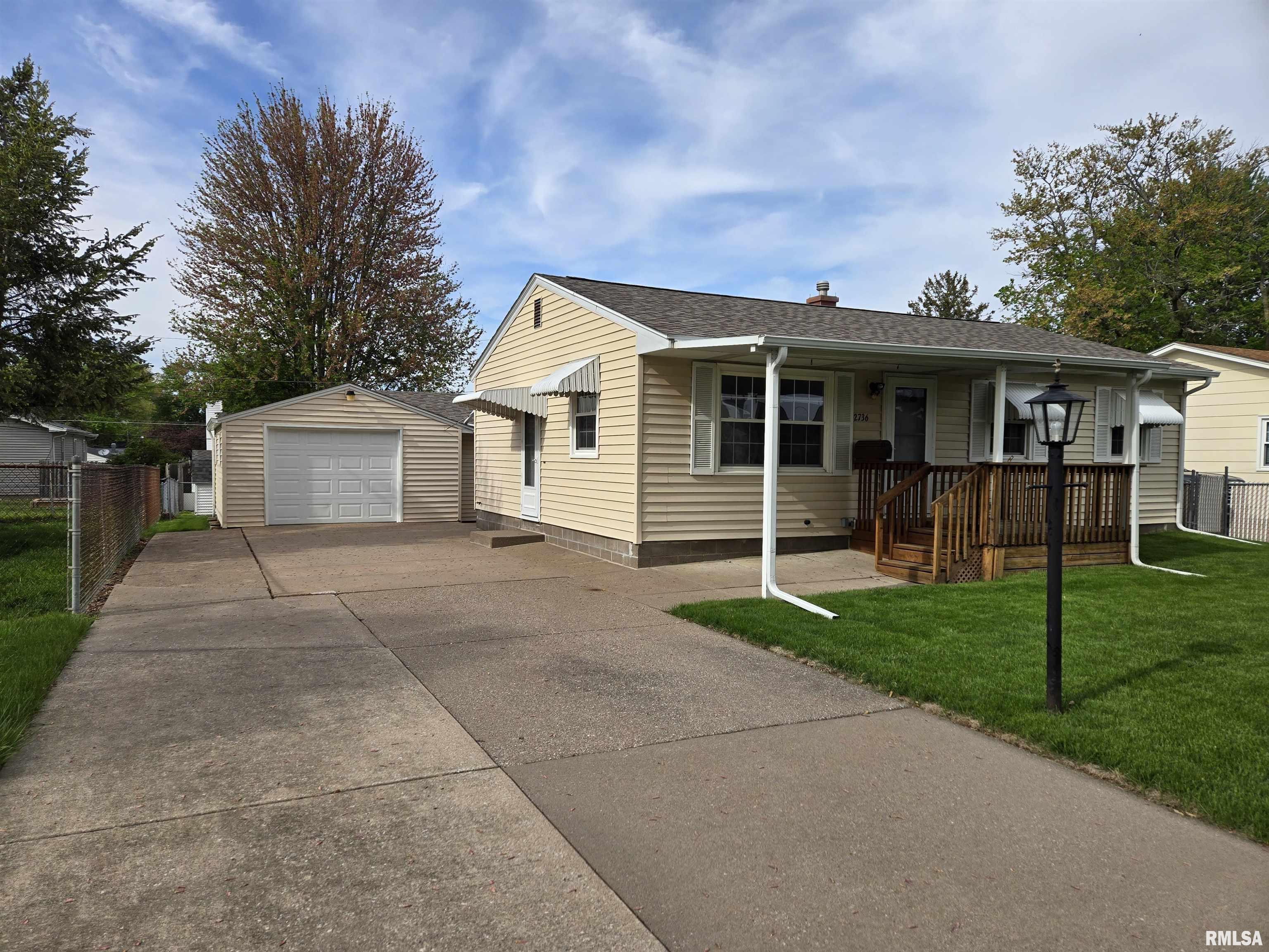 2736 W Laurel Street, Davenport, Iowa image 2