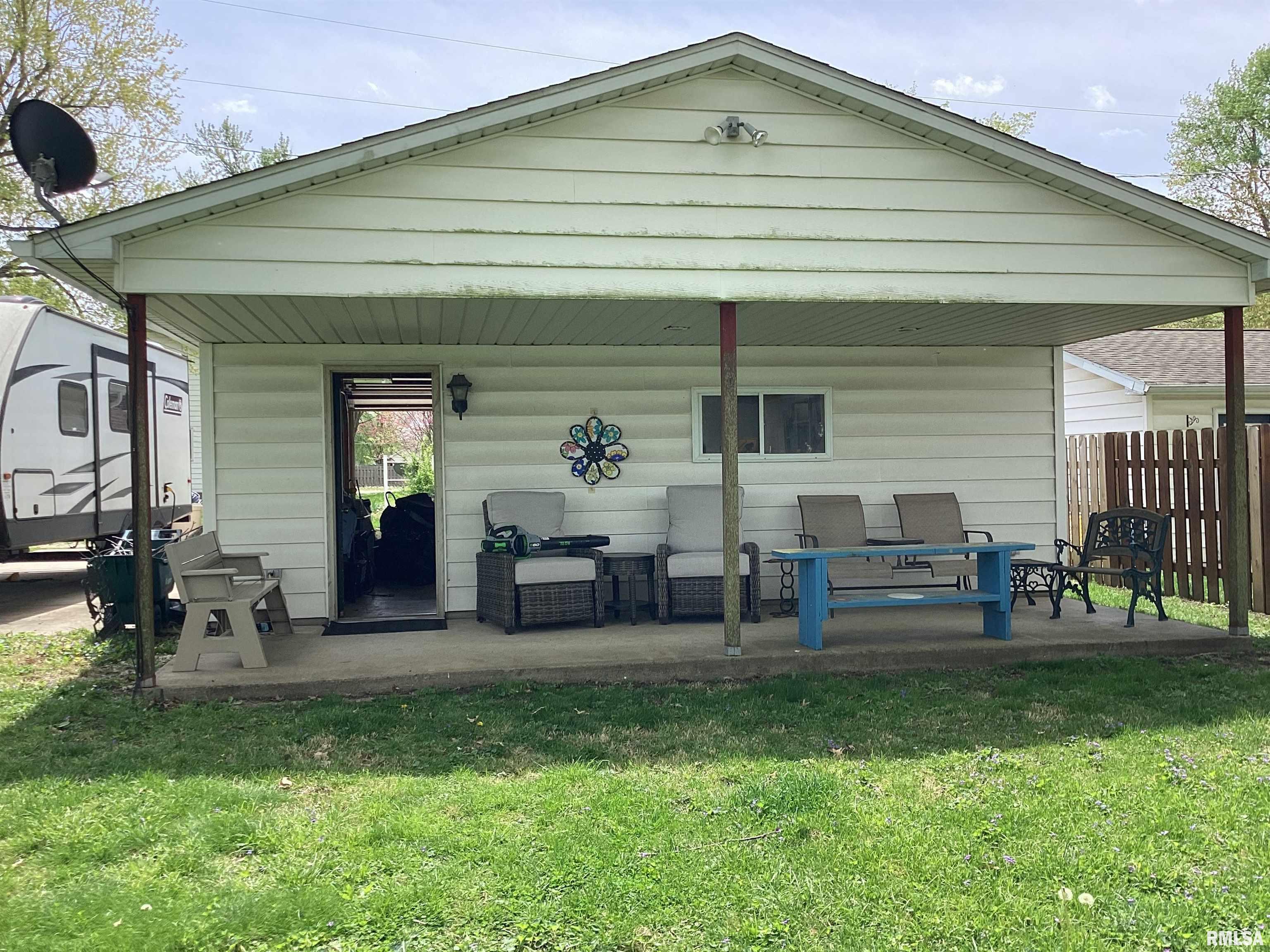 314 W Locust Street, Chatham, Illinois image 4