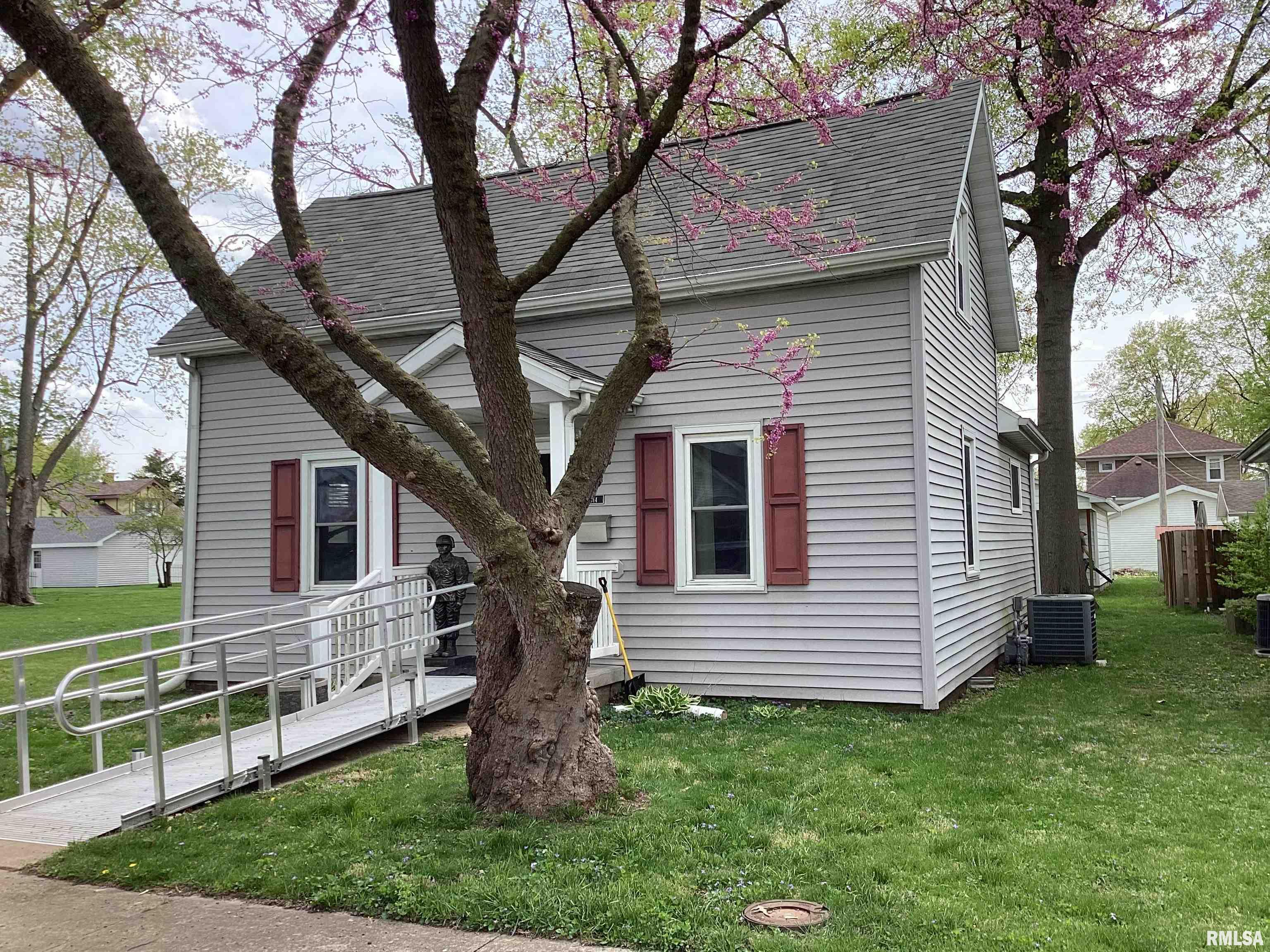 314 W Locust Street, Chatham, Illinois image 2