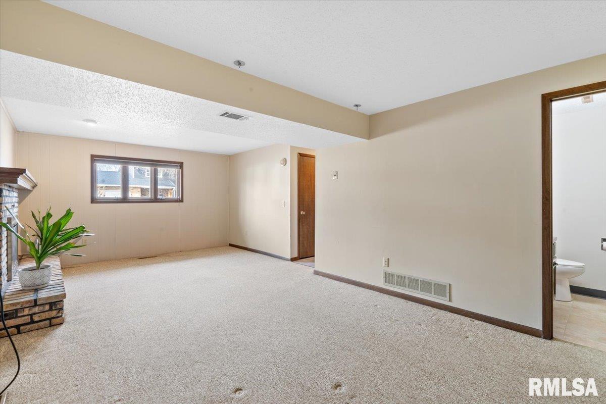 1317 W 43rd Street, Davenport, Iowa image 38