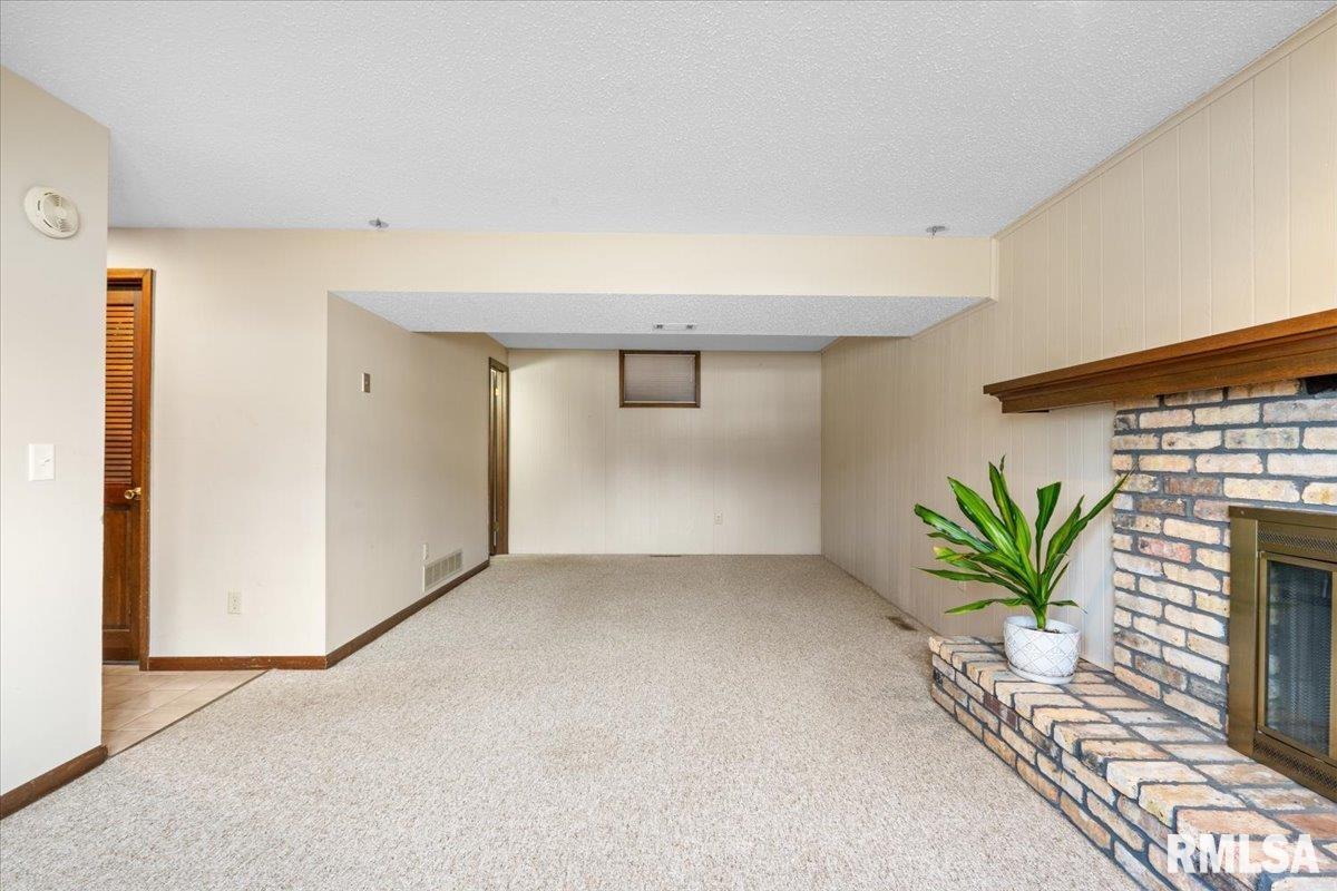 1317 W 43rd Street, Davenport, Iowa image 37