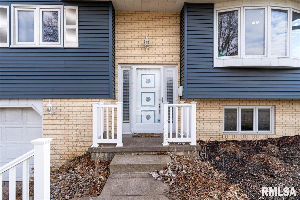 1317 W 43rd Street, Davenport, Iowa image 2