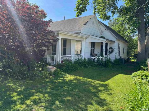 Homes For Sale - 810 E Franklin Street<br/> Taylorville, IL 62568