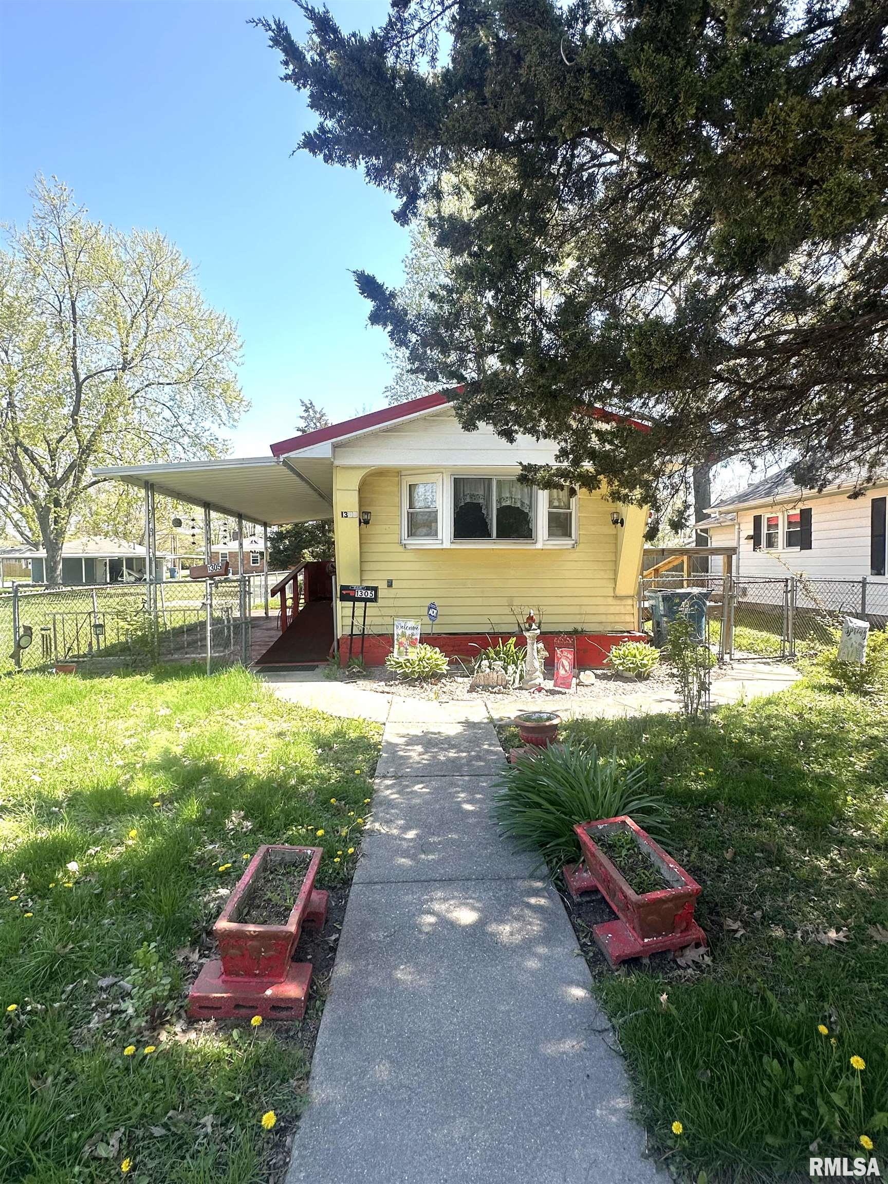 1305 S Maple Street, Centralia, Illinois image 1
