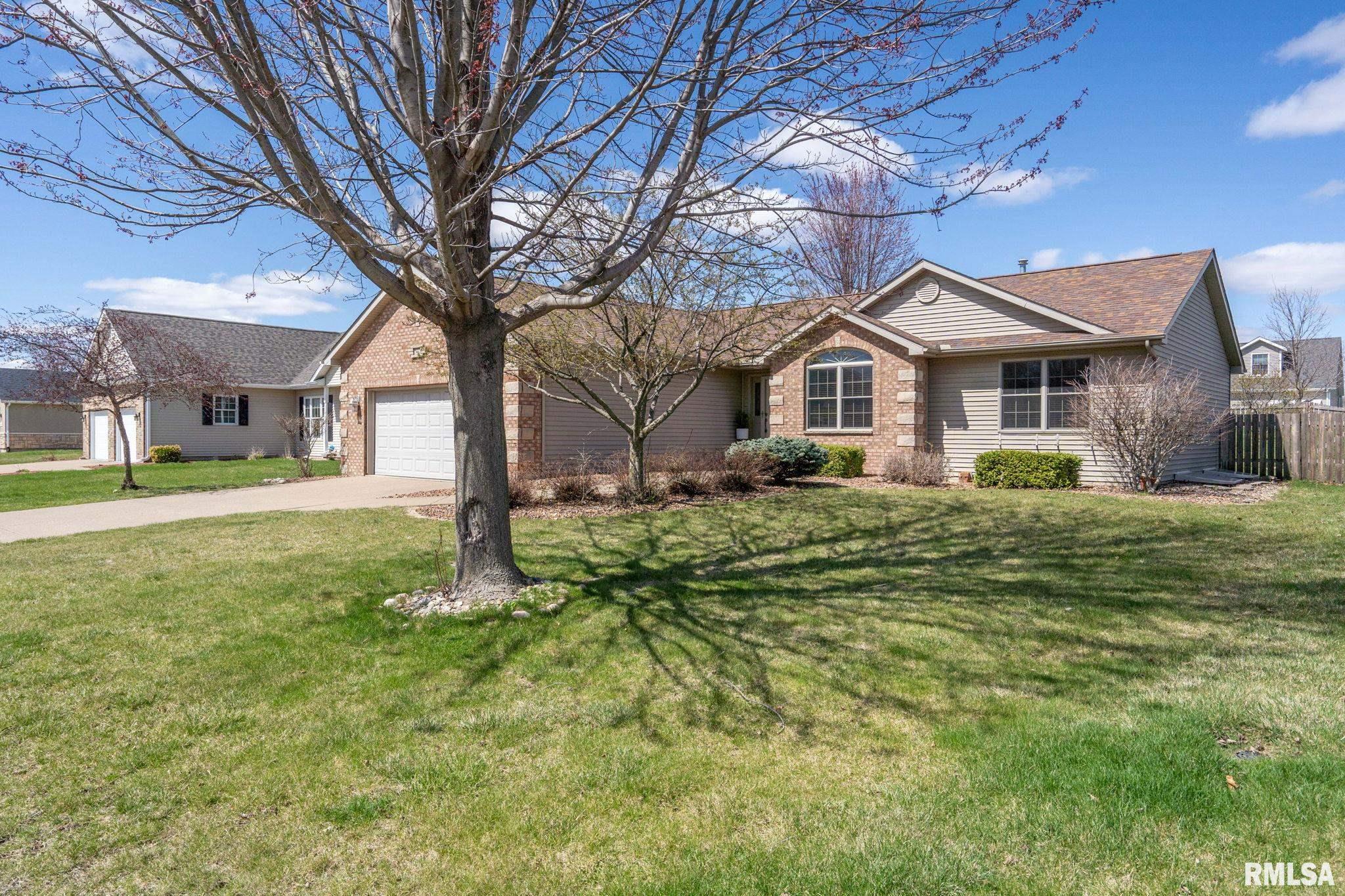 342 Heather Glen Drive, Eldridge, Iowa image 2