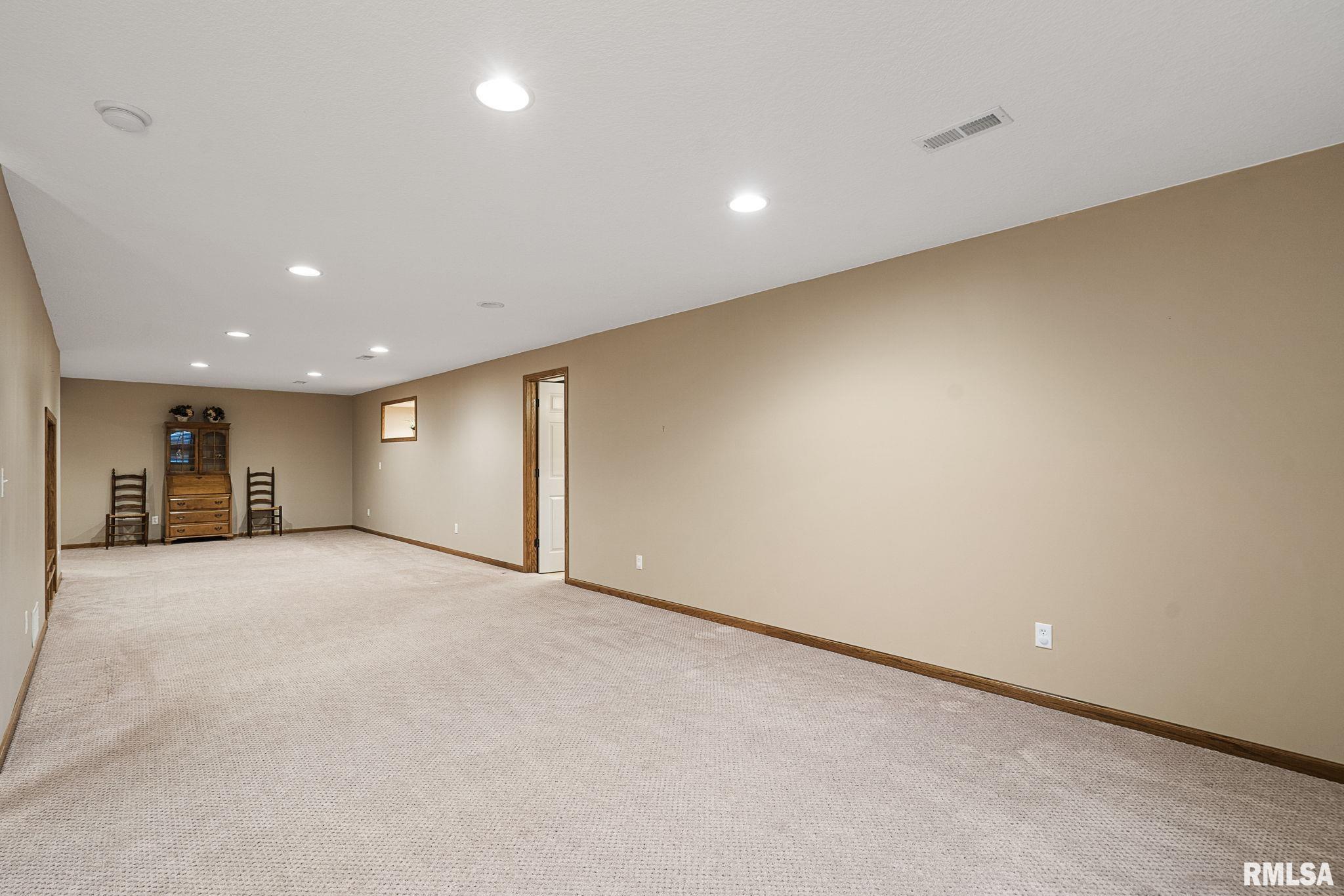 342 Heather Glen Drive, Eldridge, Iowa image 28