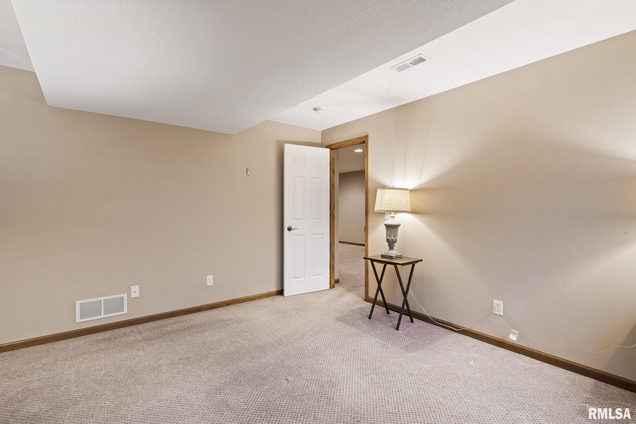 342 Heather Glen Drive, Eldridge, Iowa image 32