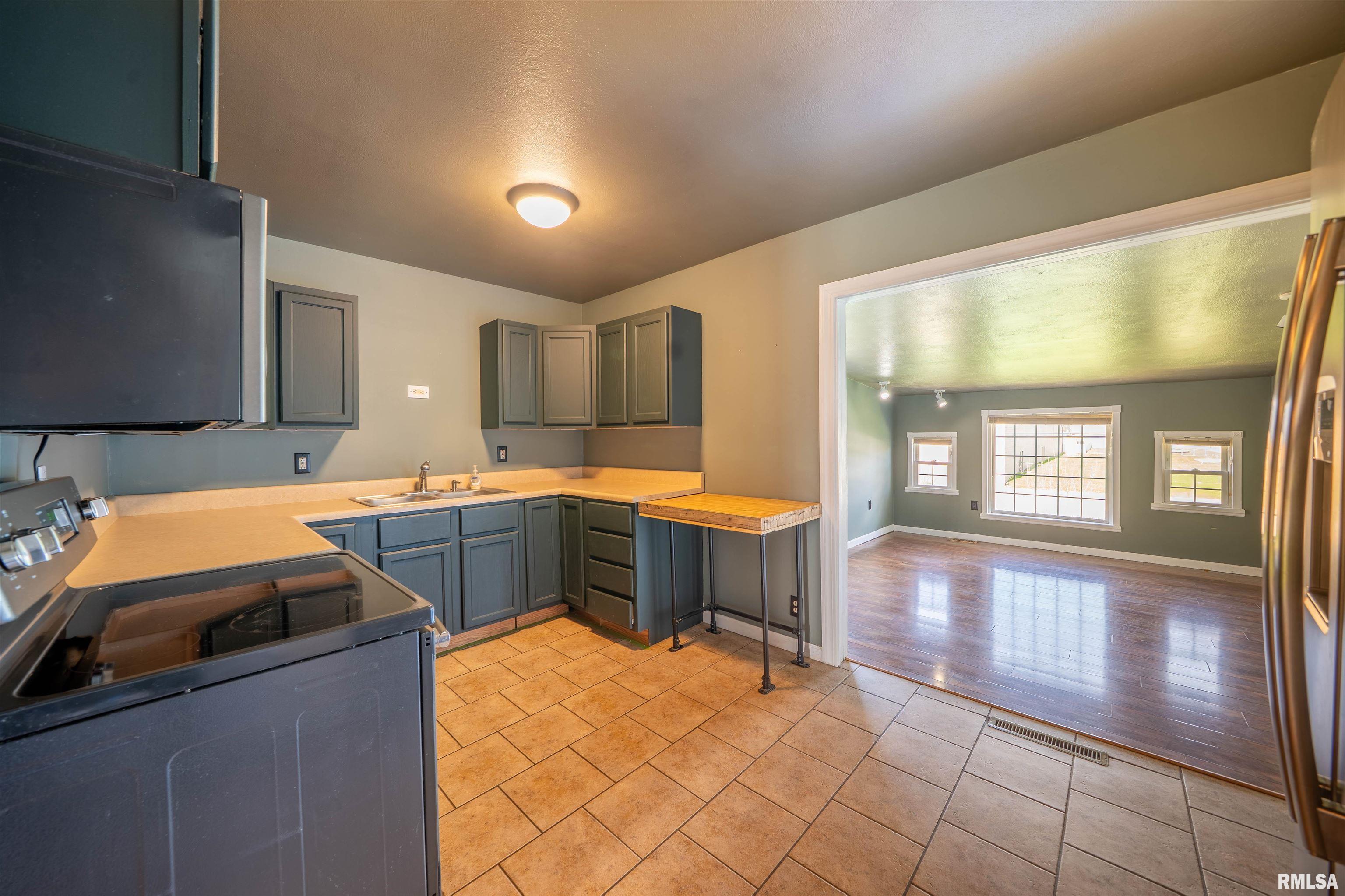 2268 Knollaire Drive, Washington, Illinois image 8
