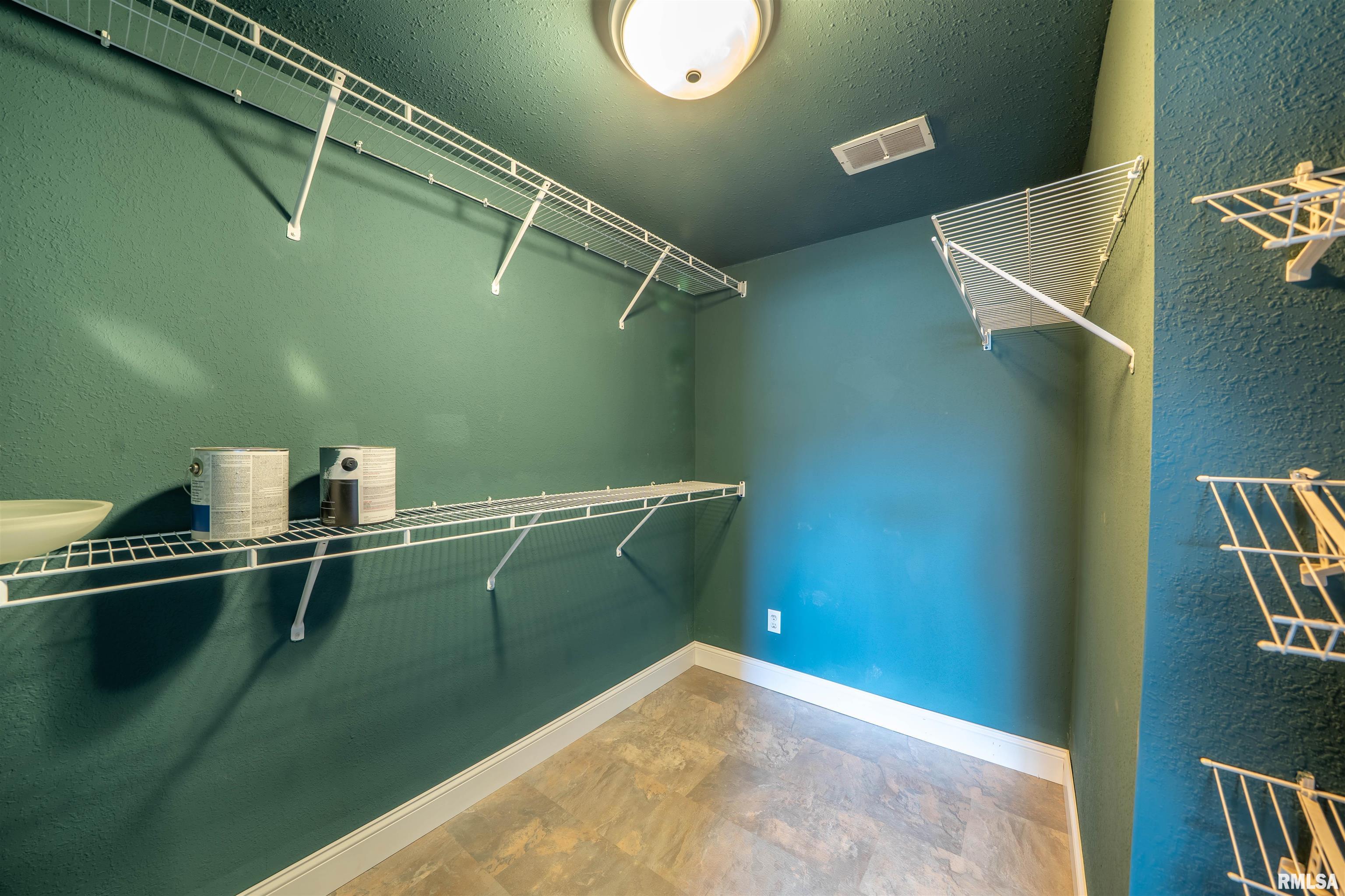 2268 Knollaire Drive, Washington, Illinois image 39
