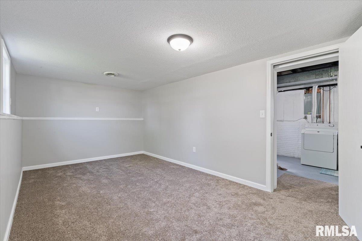 1733 W 58th Street, Davenport, Iowa image 26