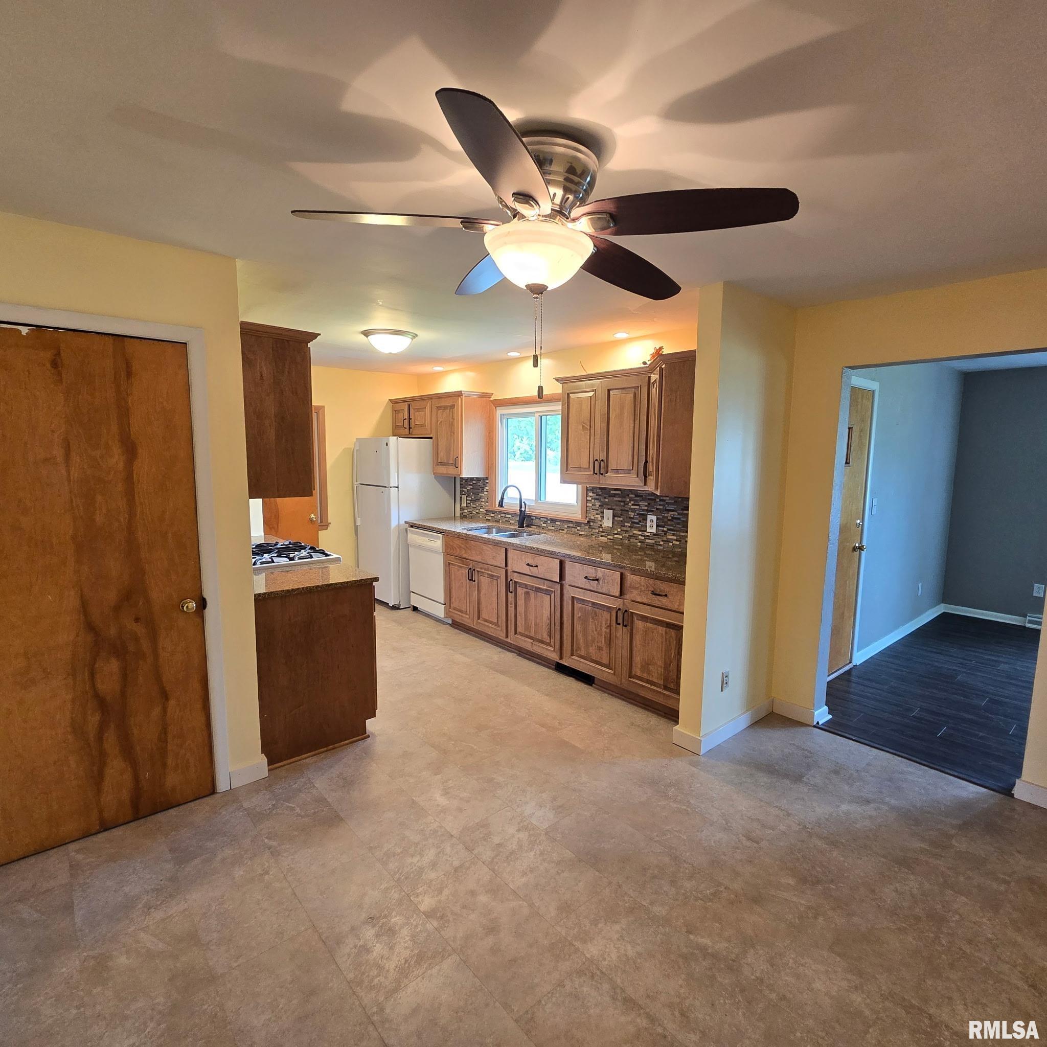 4928 W Farmington Road, Peoria, Illinois image 9