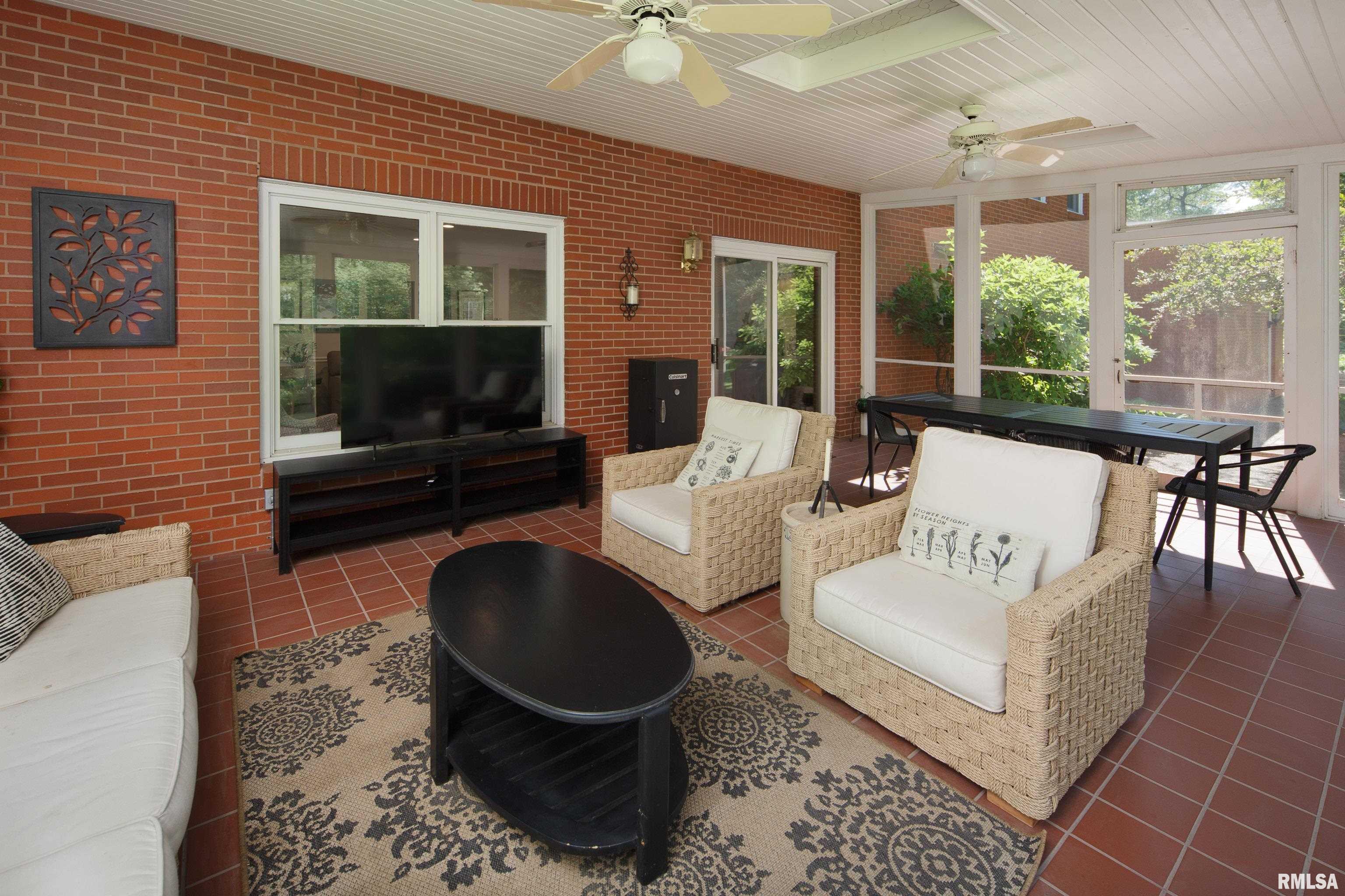 1220 38th Avenue Court, Rock Island, Illinois image 11