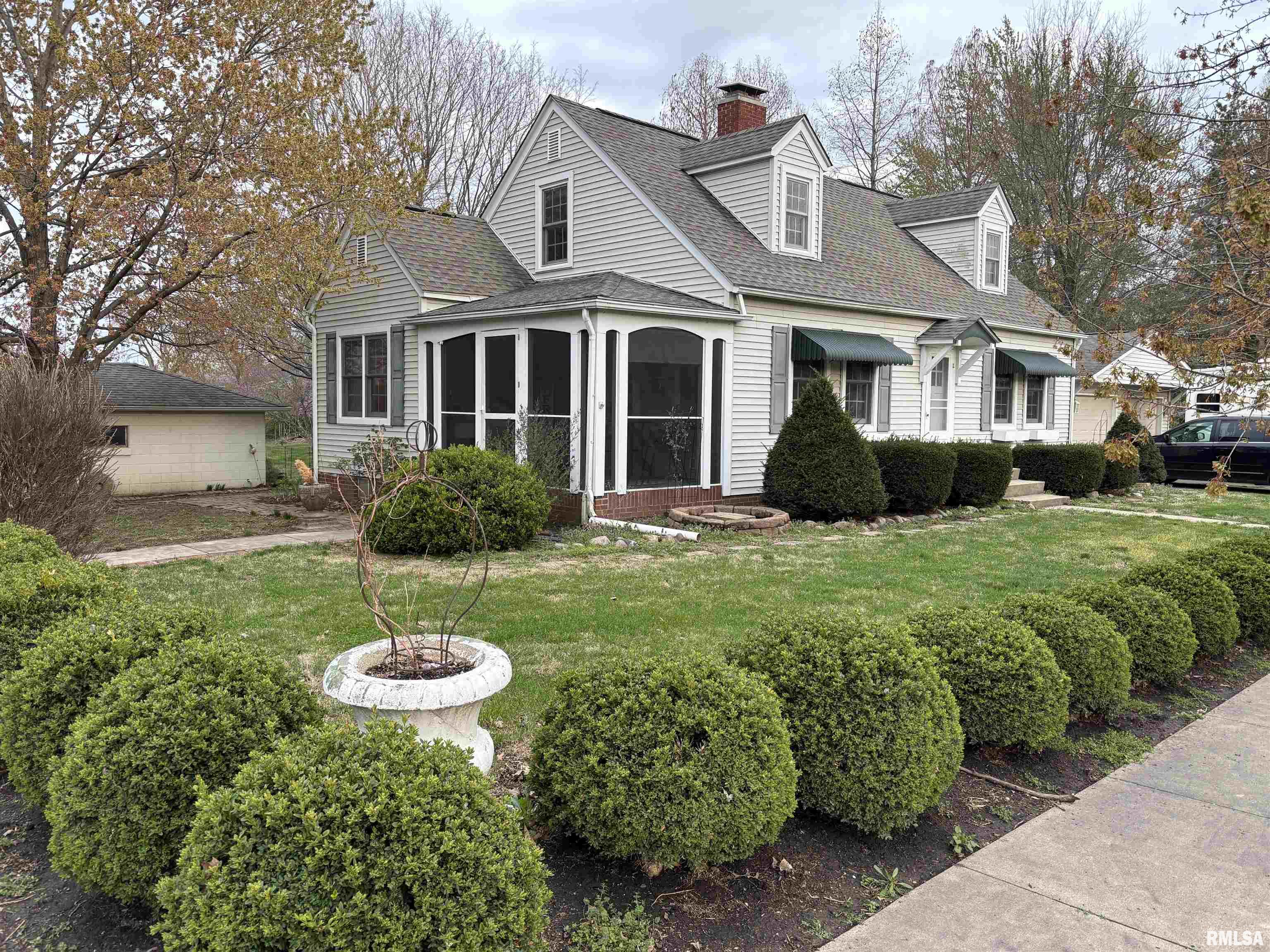 111 N 6th Street, Dahlgren, Illinois image 1