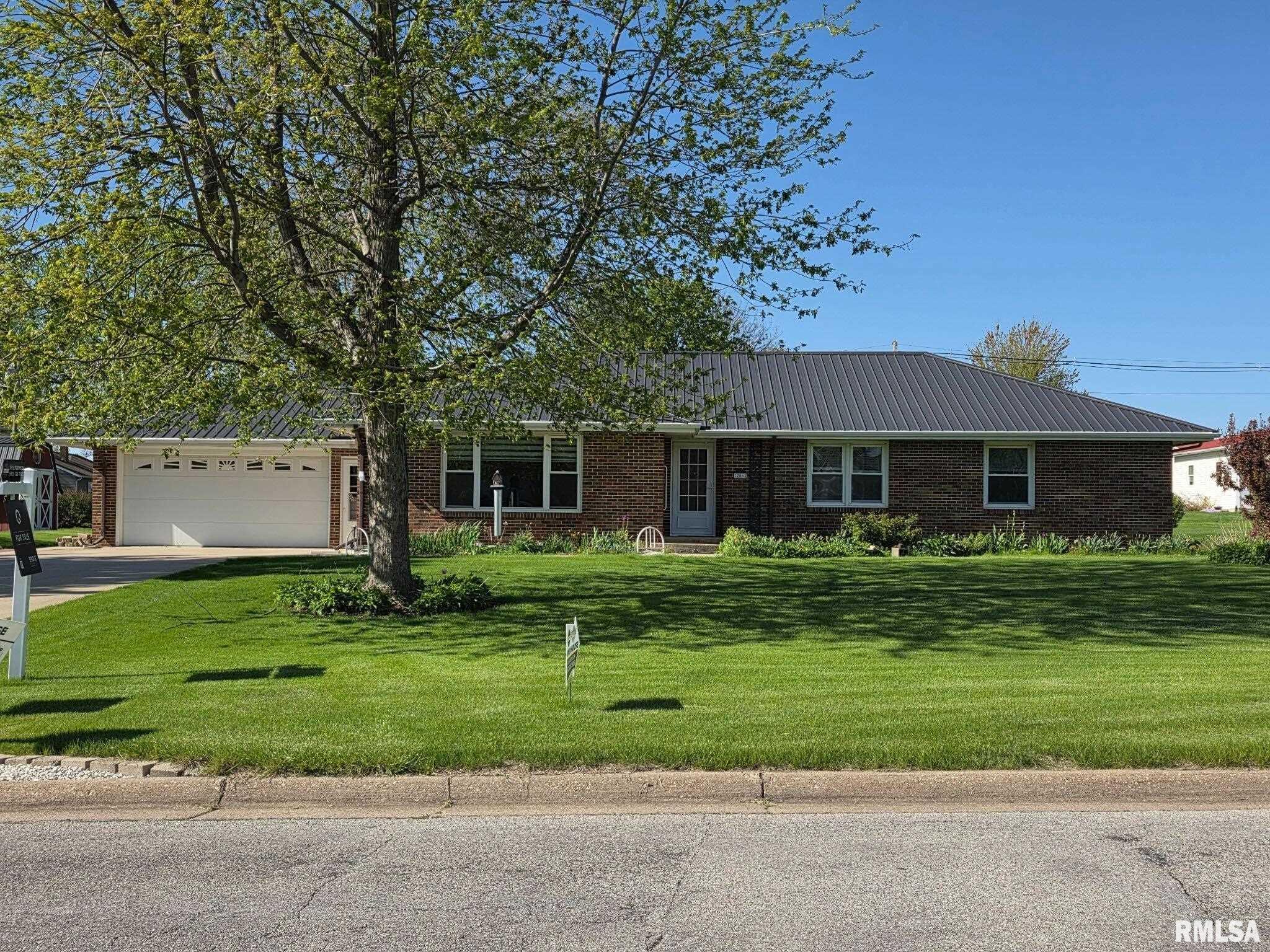 206 E 13th Street, Tipton, Iowa image 1