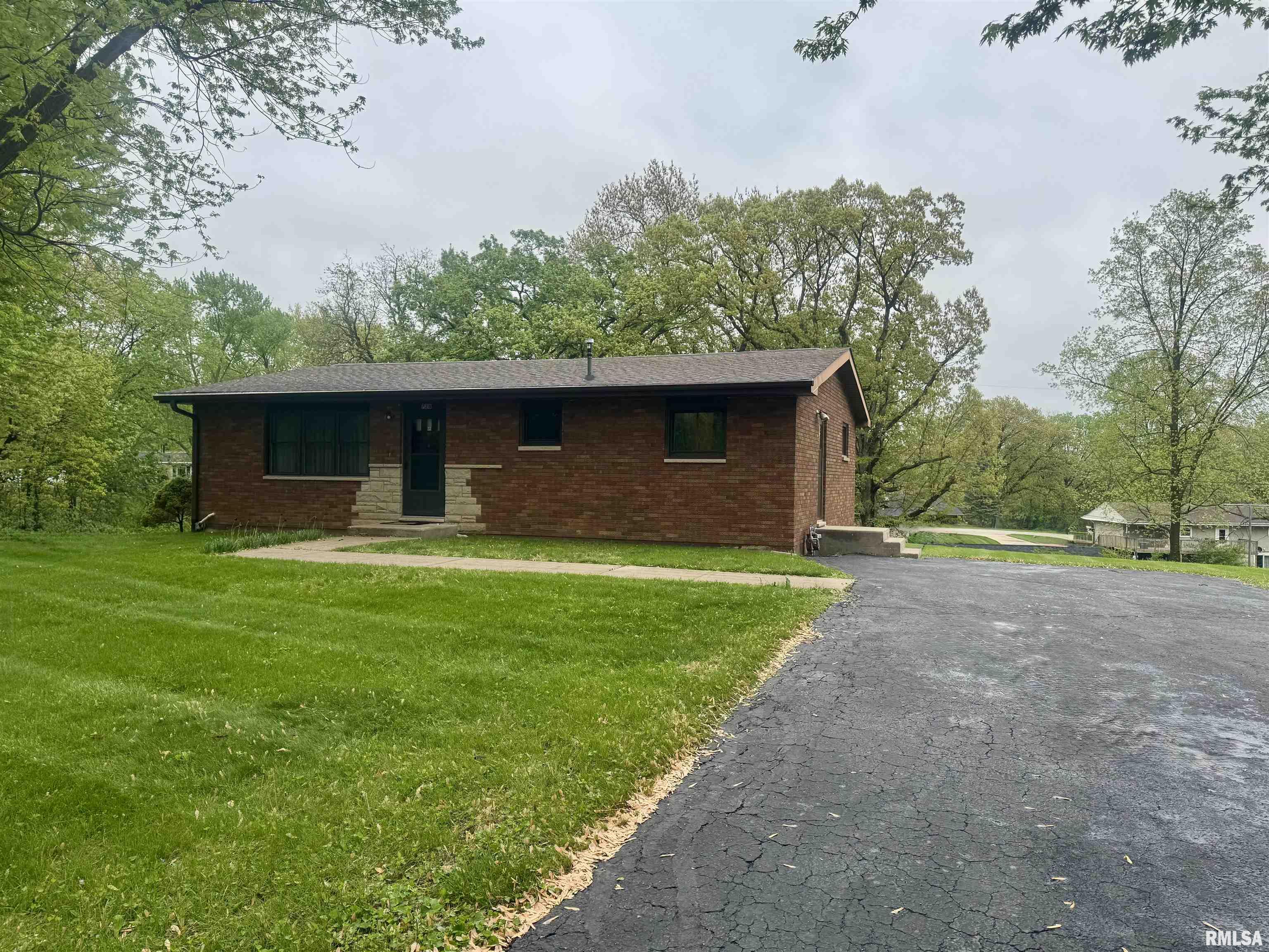 728 Loren Drive, Quincy, Illinois image 2