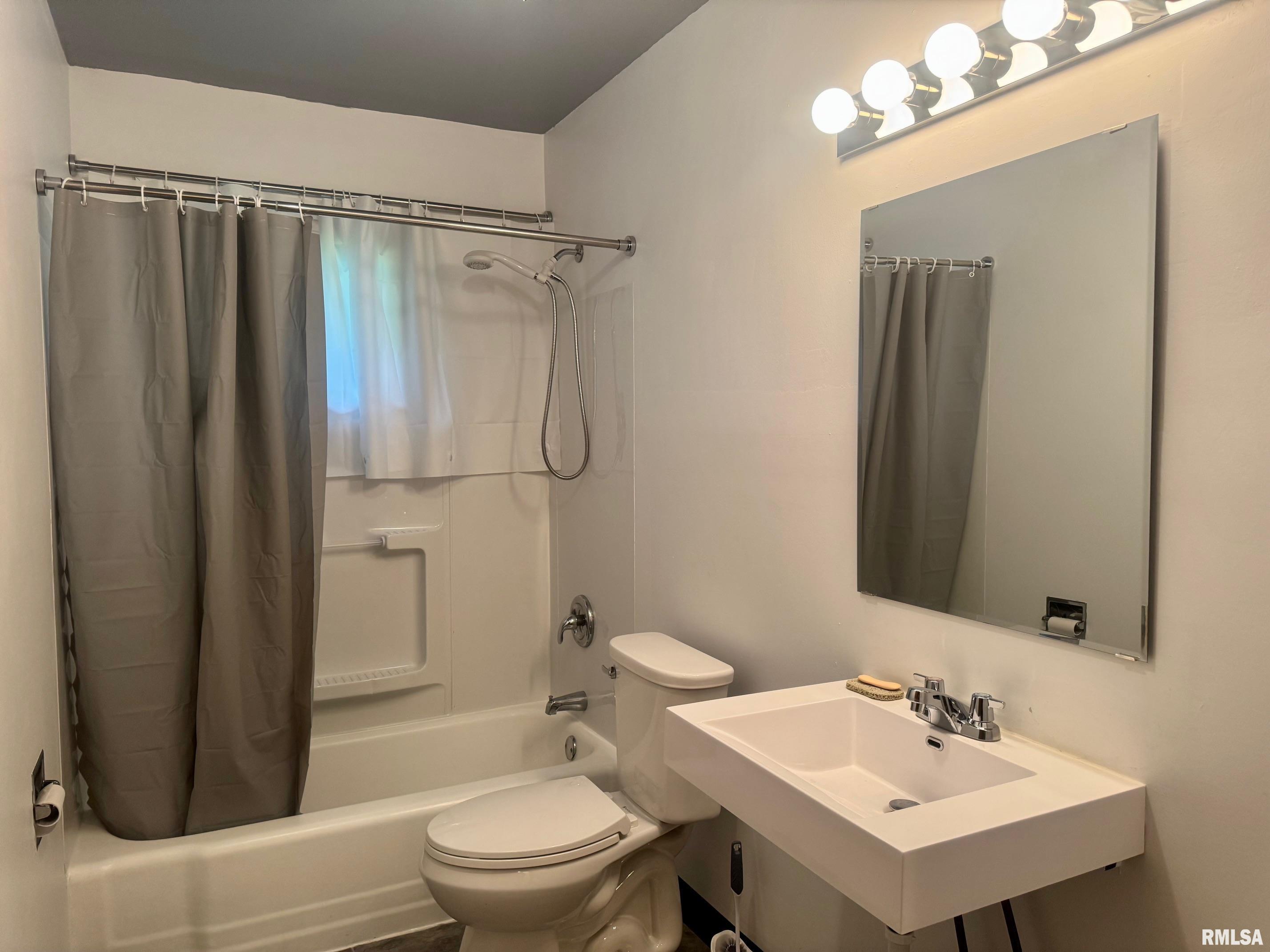 728 Loren Drive, Quincy, Illinois image 6