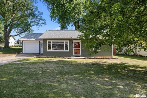 Homes For Sale - 511 W Smith Street<br/> Woodford County, Roanoke, IL 61561